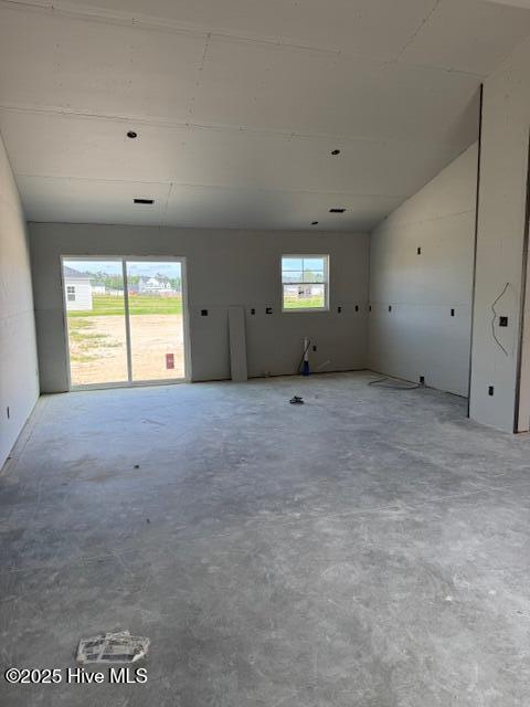 100546946 | Photo 14