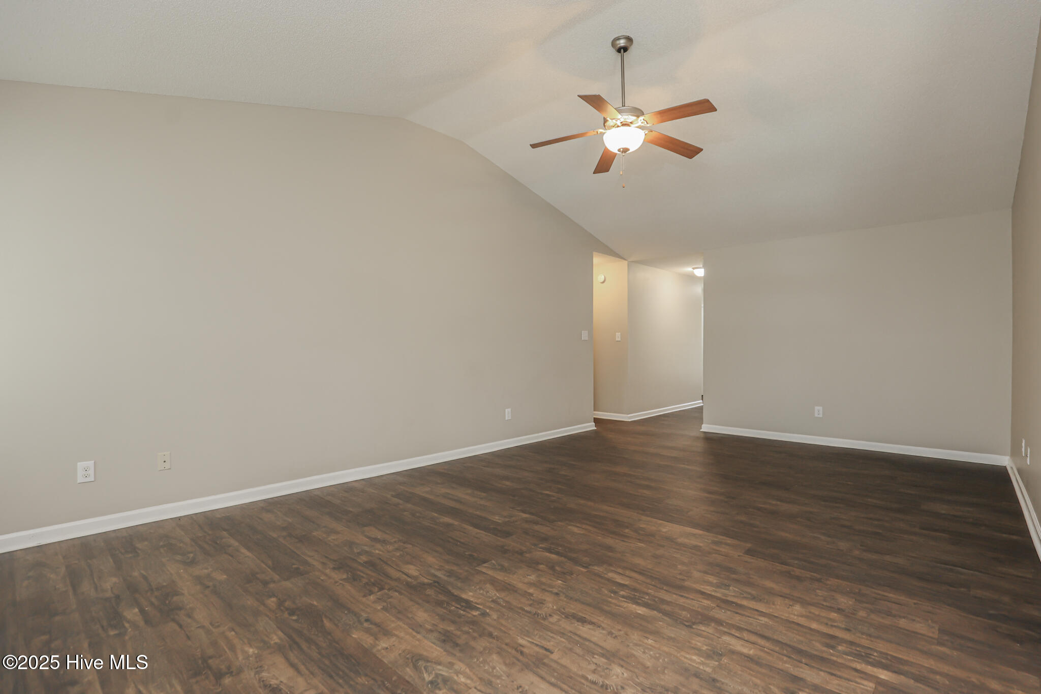 100536070 | Photo 27