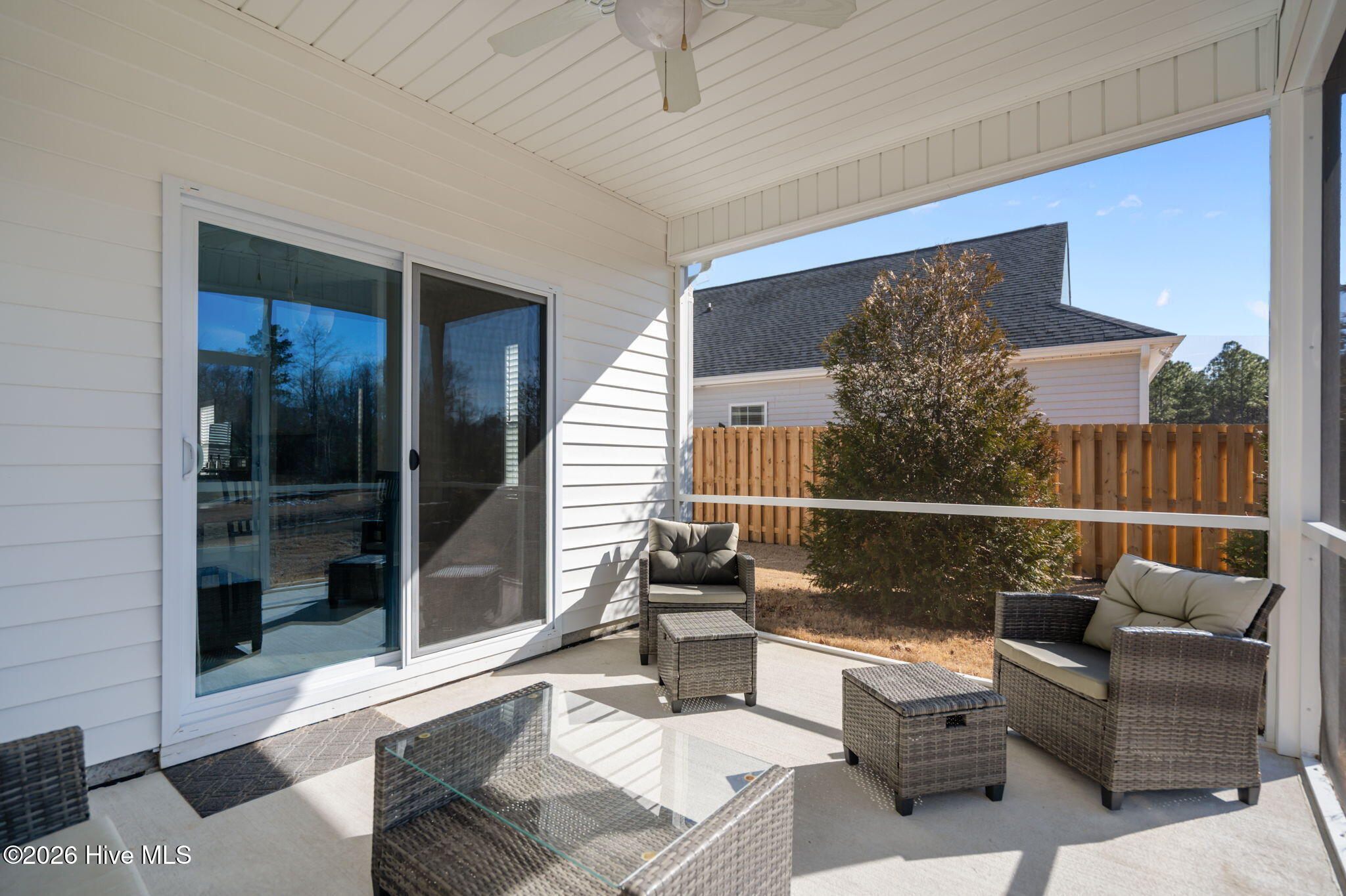 100557039 | Photo 38