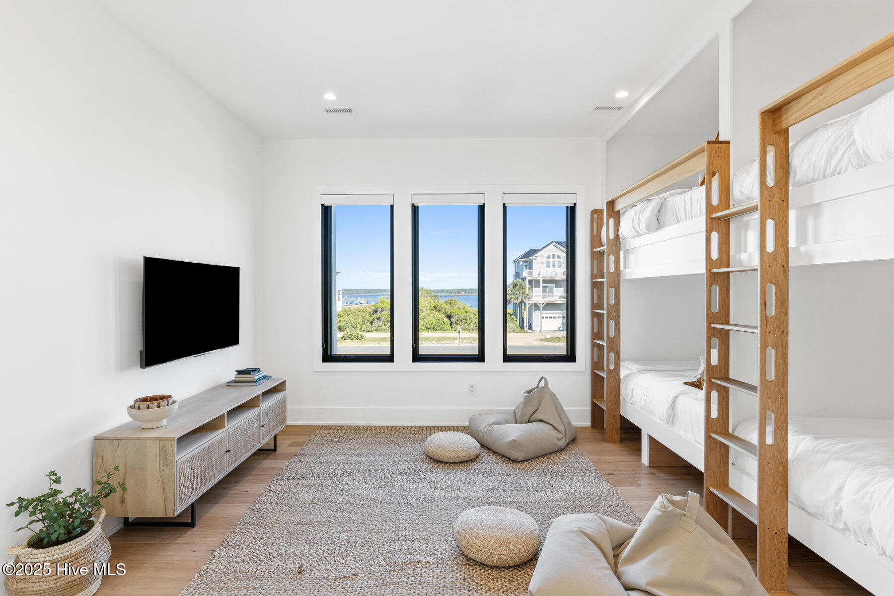 100535055 | Photo 27