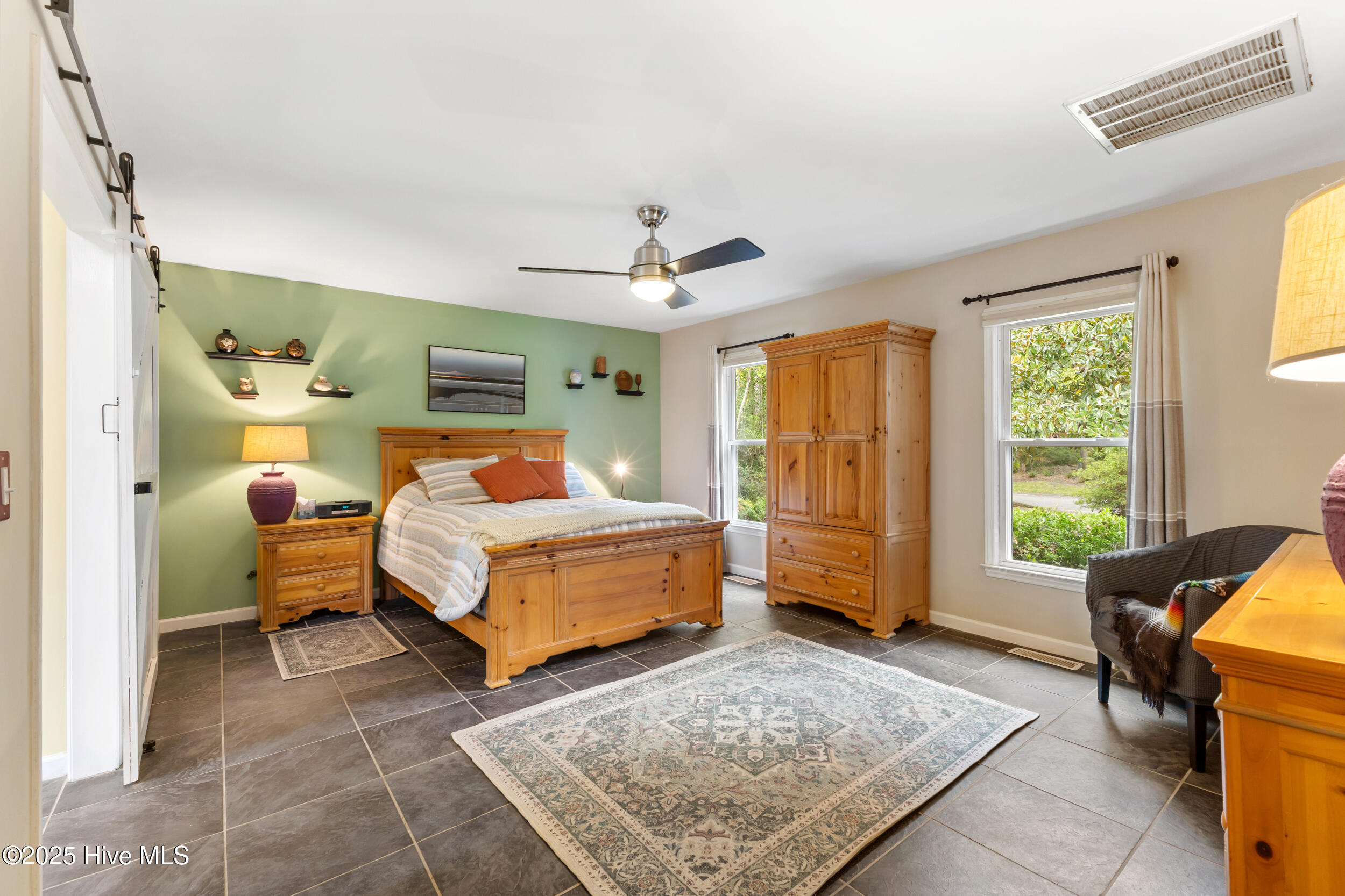 100533907 | Photo 16