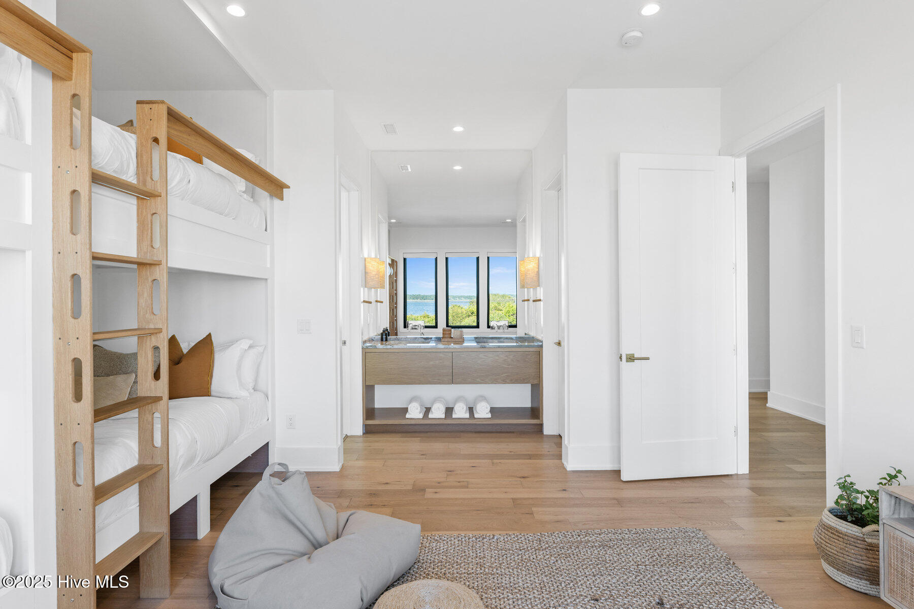 100535055 | Photo 28