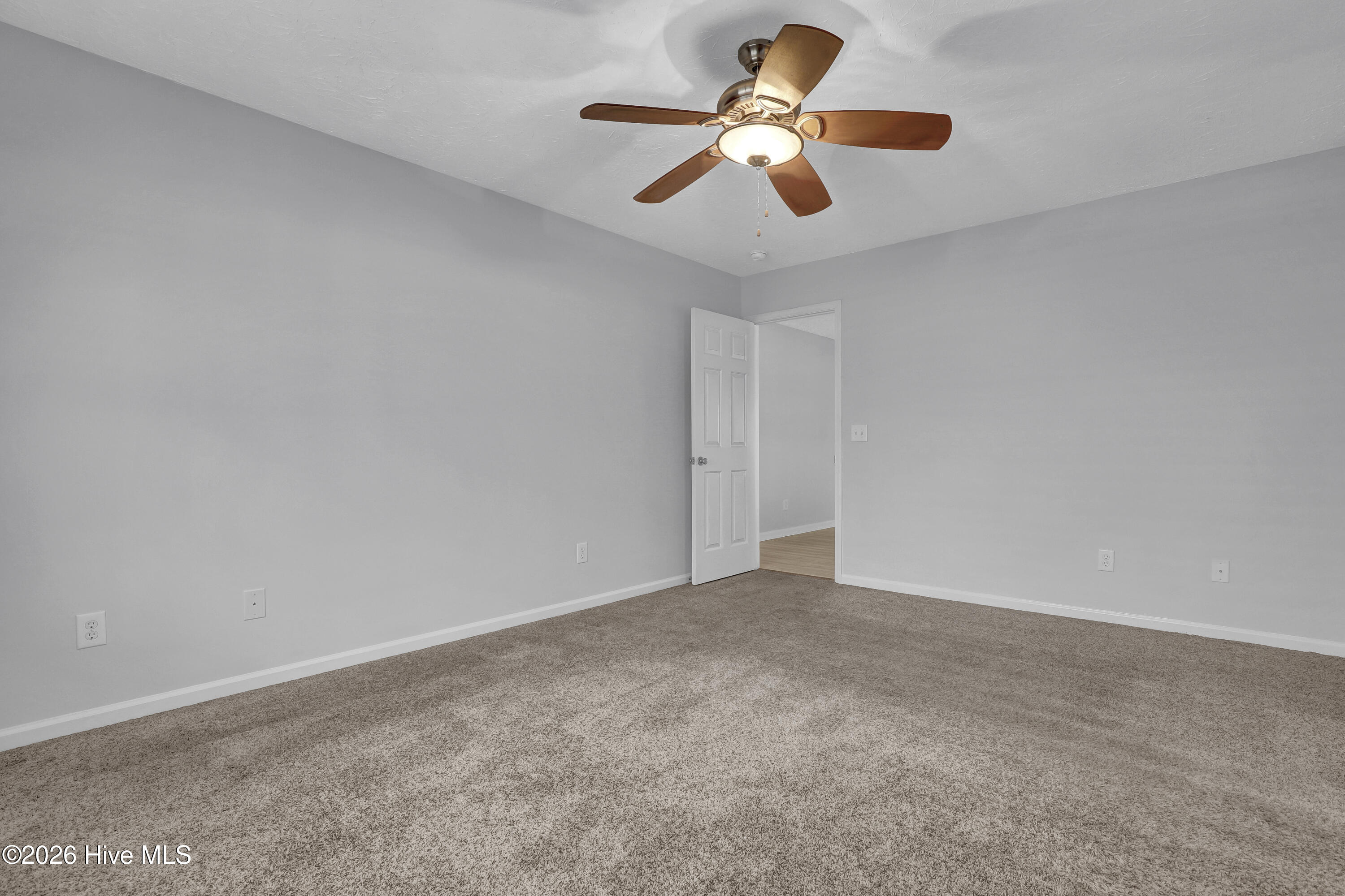 100549812 | Photo 21