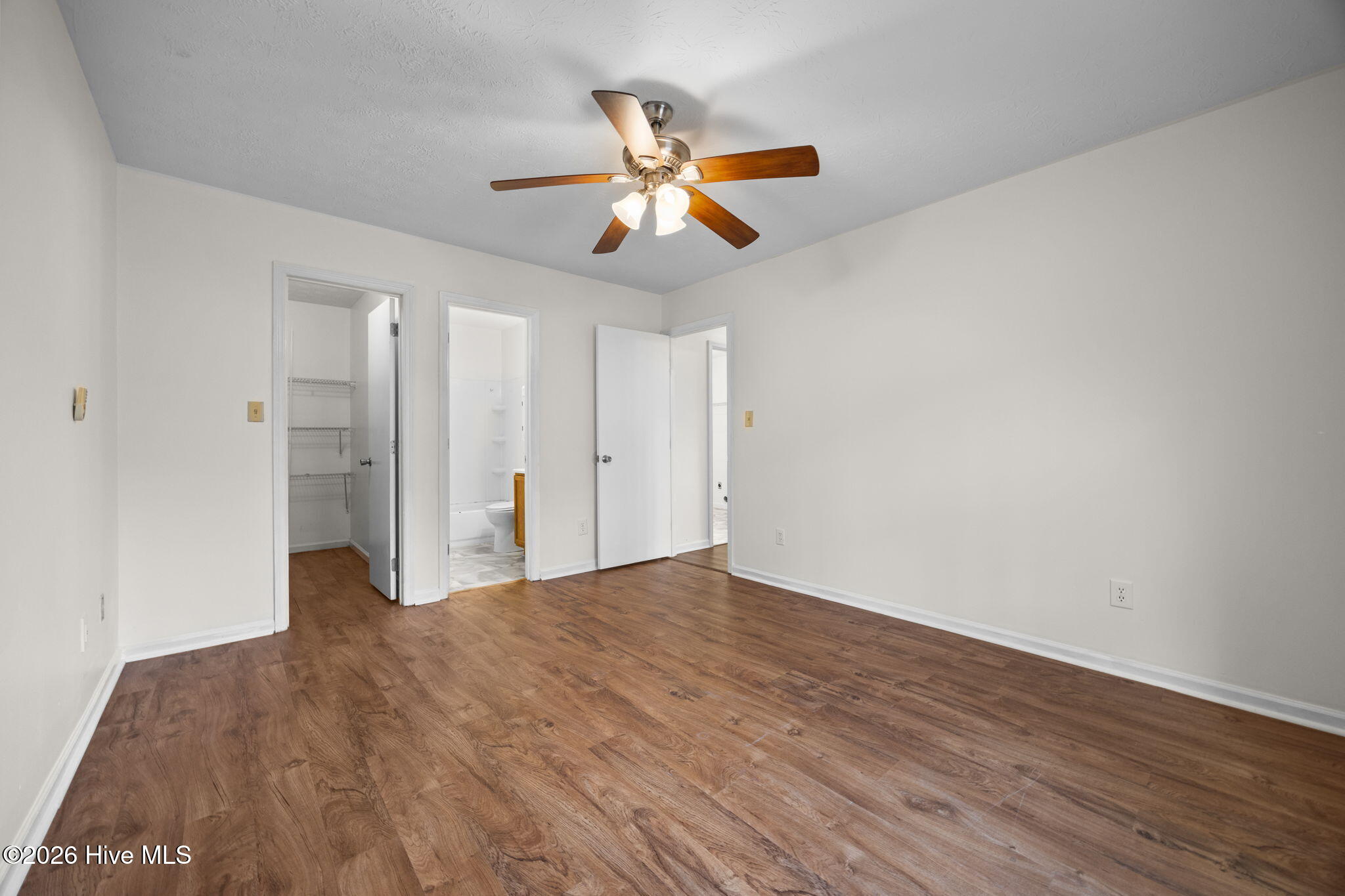 100550938 | Photo 16