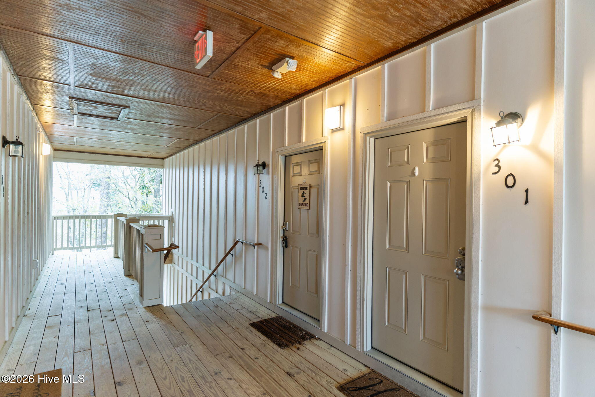 100562756 | Photo 32