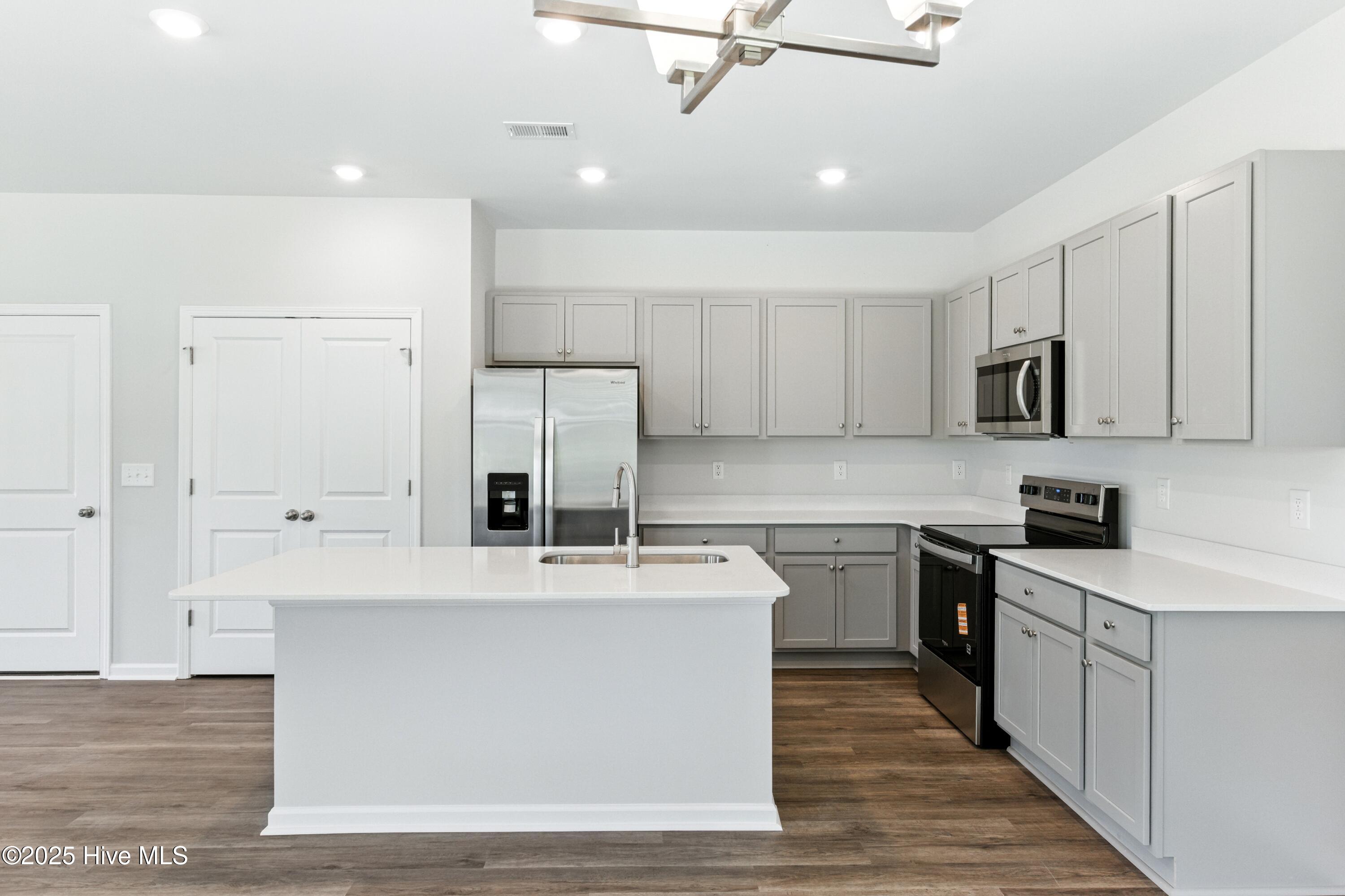 100538143 | Photo 13