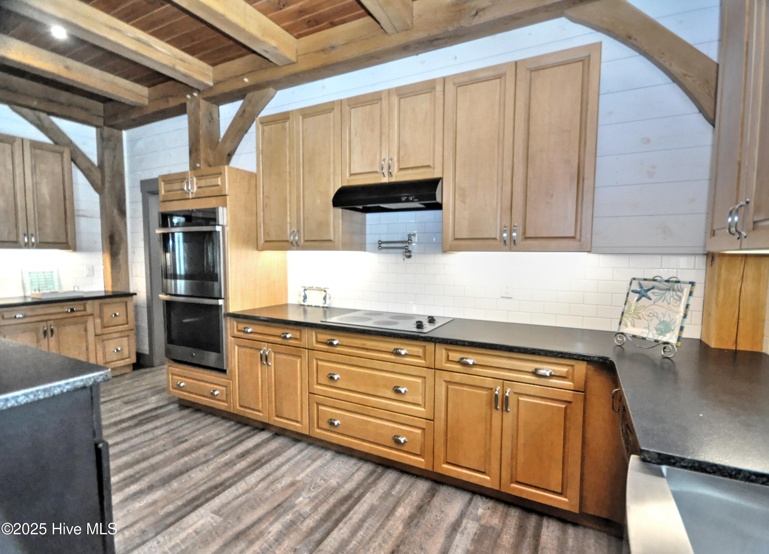 100535585 | Photo 31