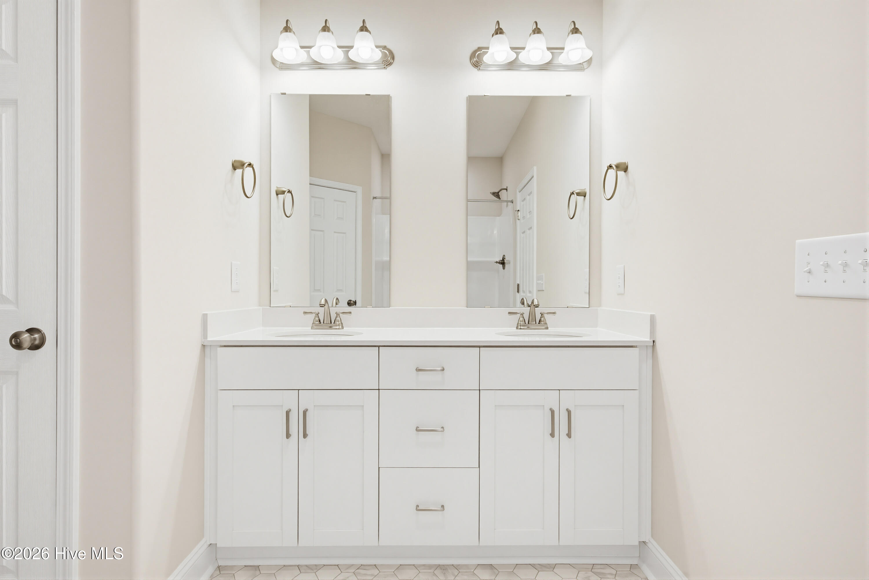 100567263 | Photo 19