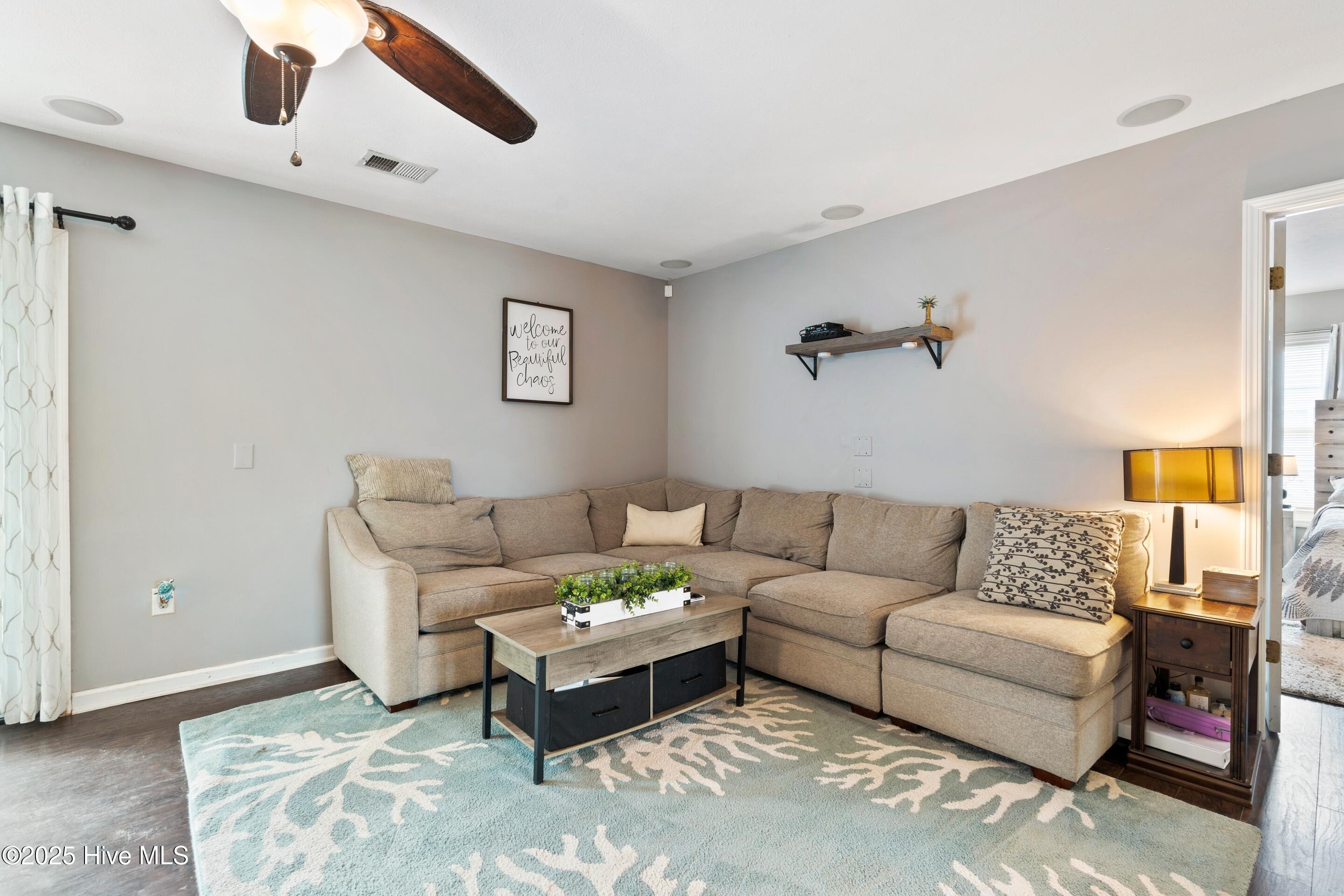 100519880 | Photo 10