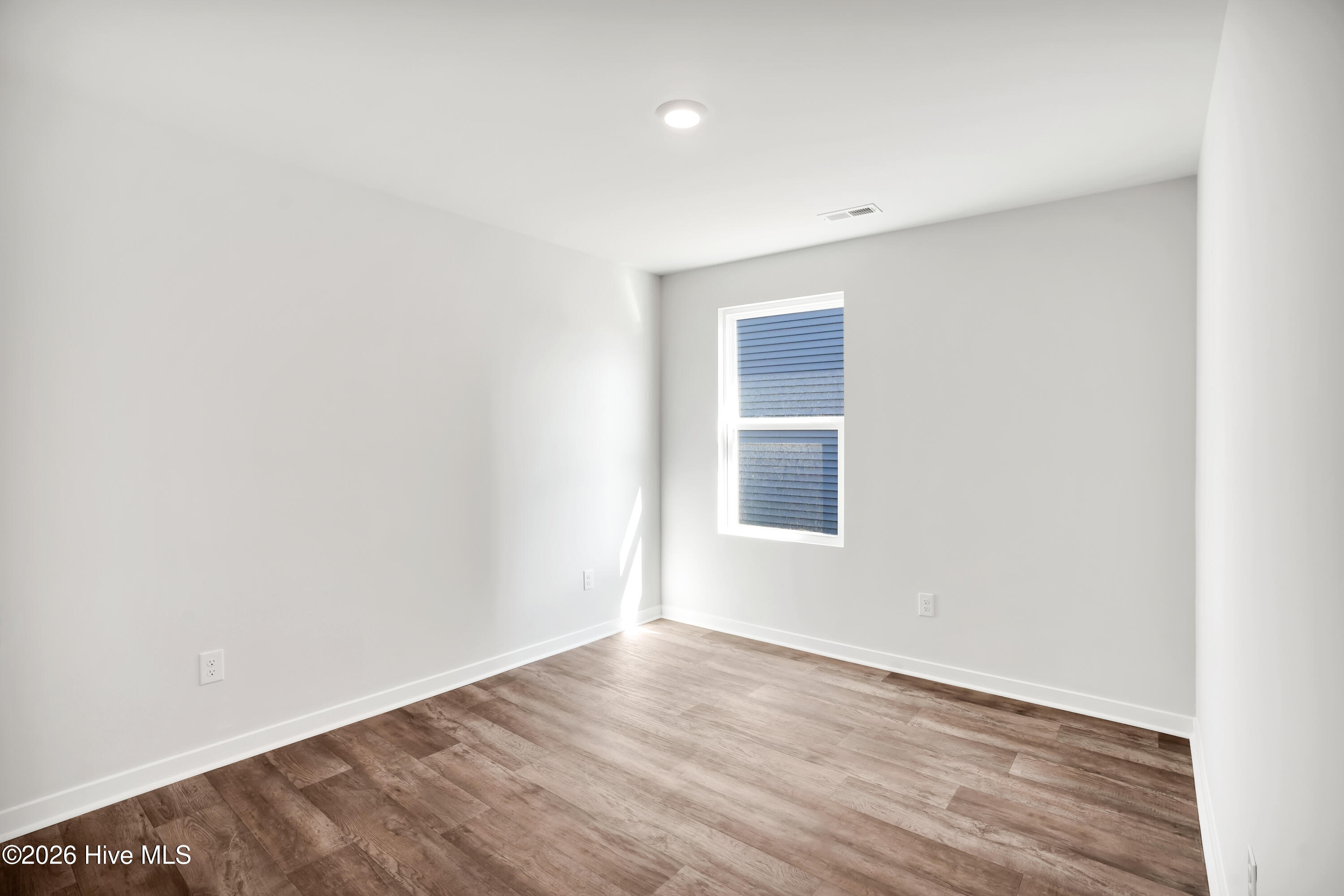 100545392 | Photo 17