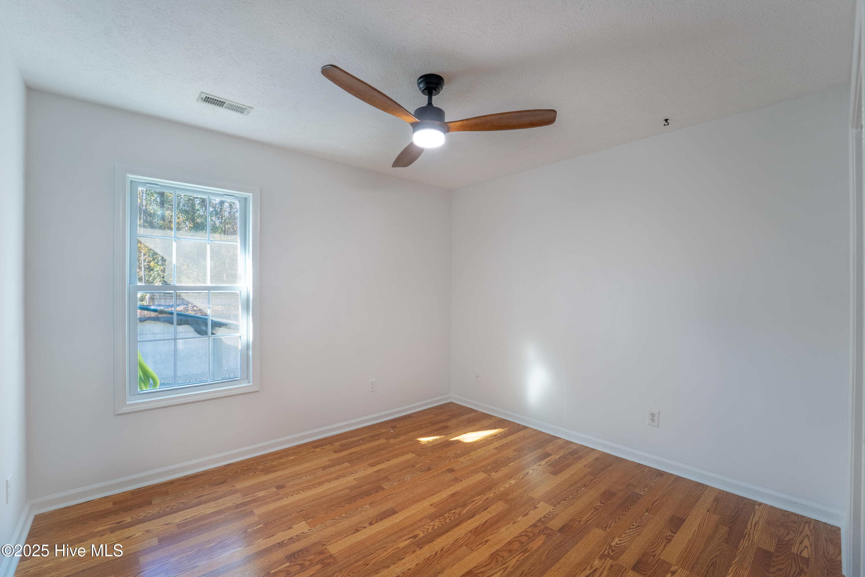 100542200 | Photo 13