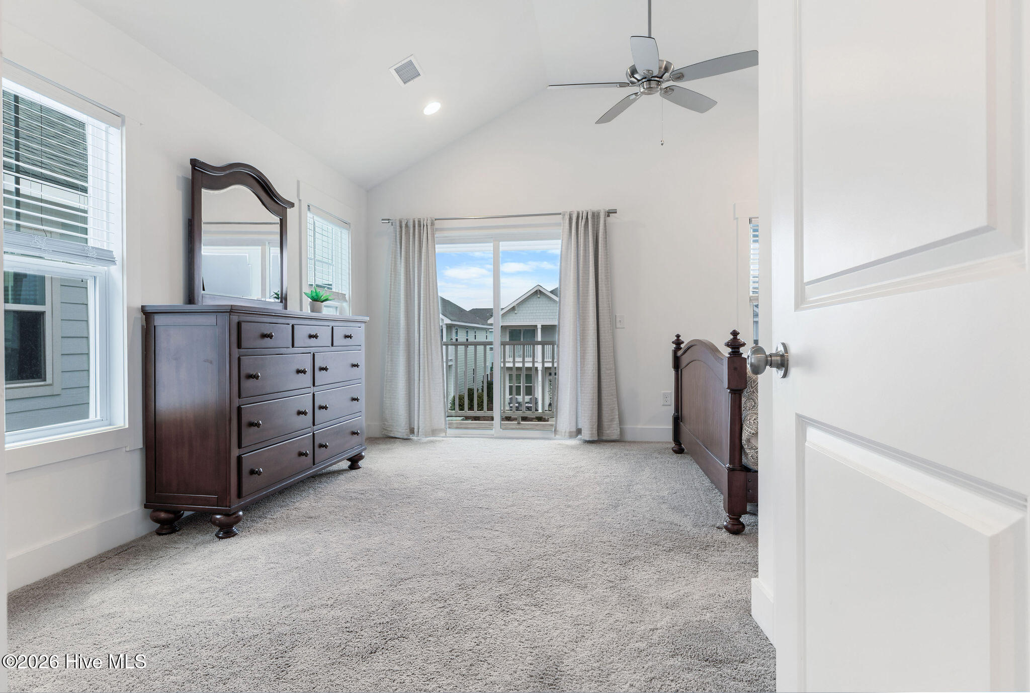 100553298 | Photo 18