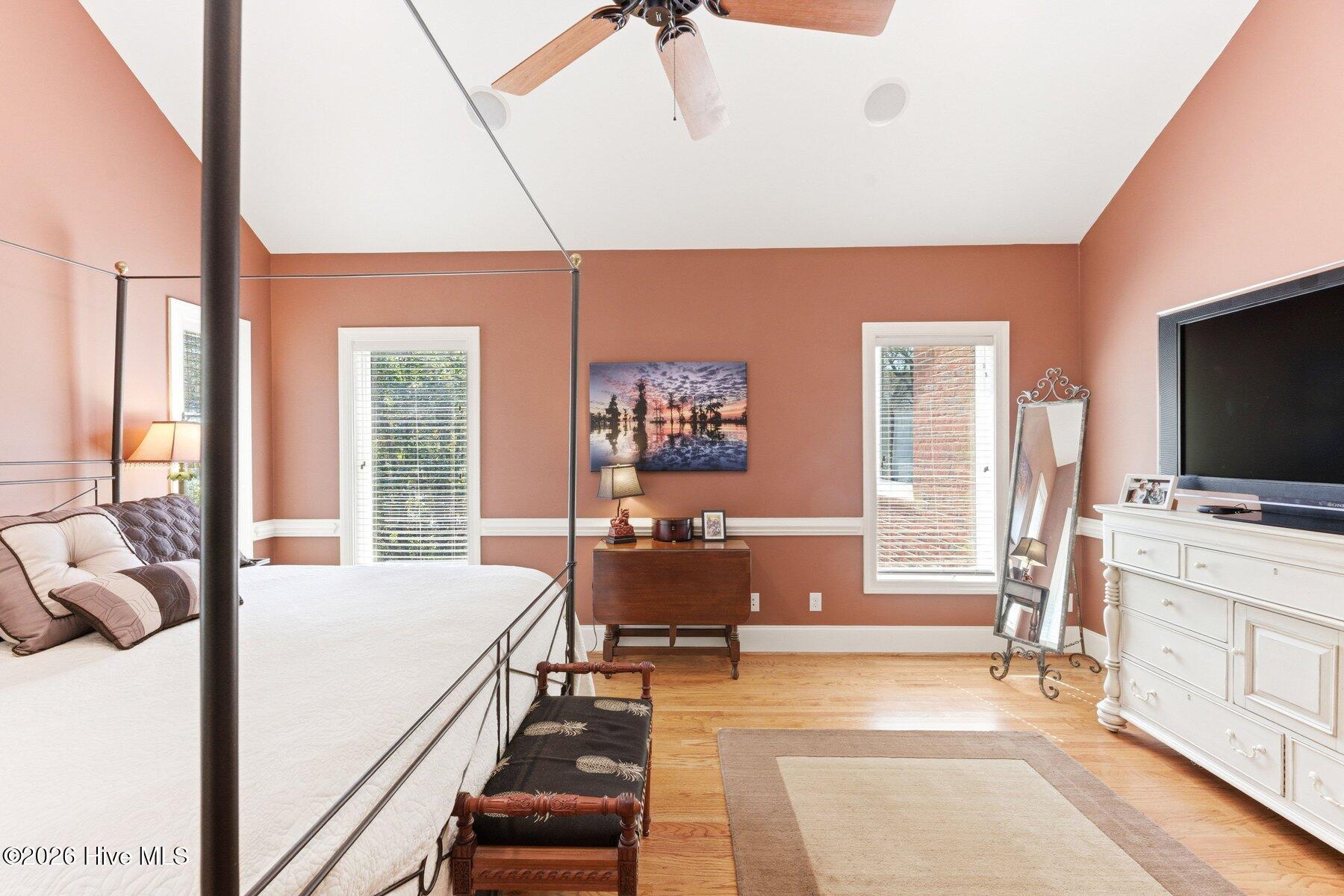 100562414 | Photo 35