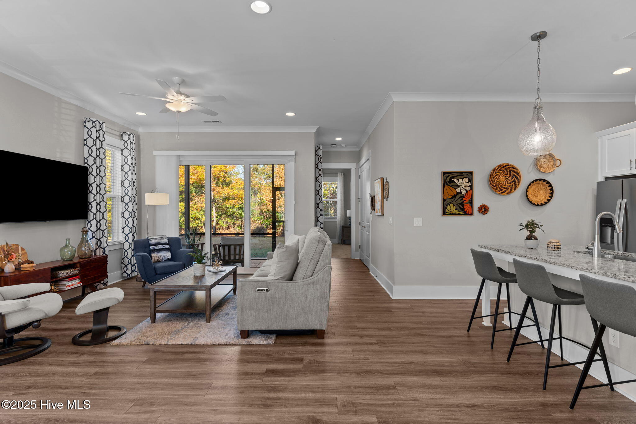 100543131 | Photo 11