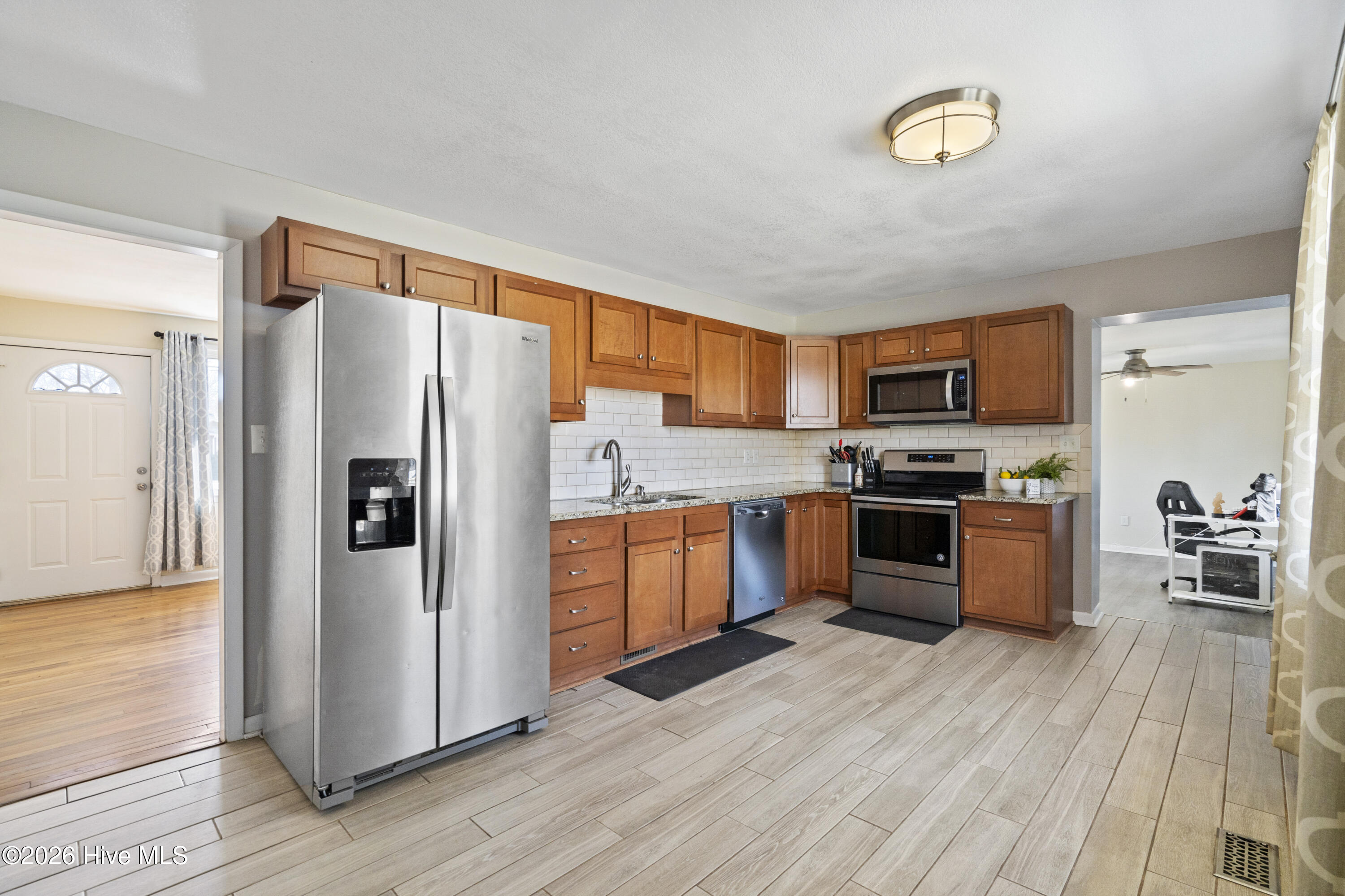 100555407 | Photo 11