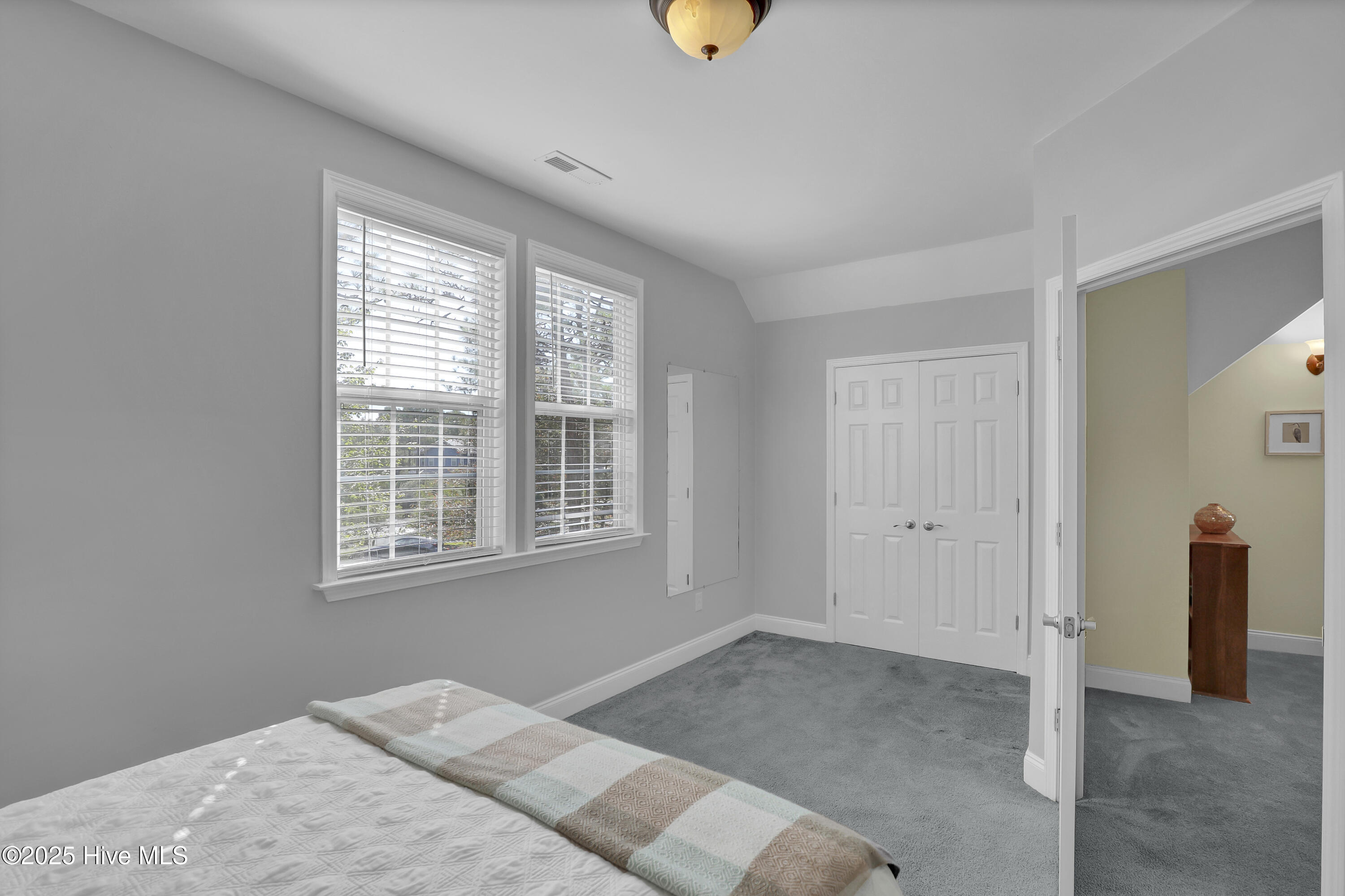 100532986 | Photo 35