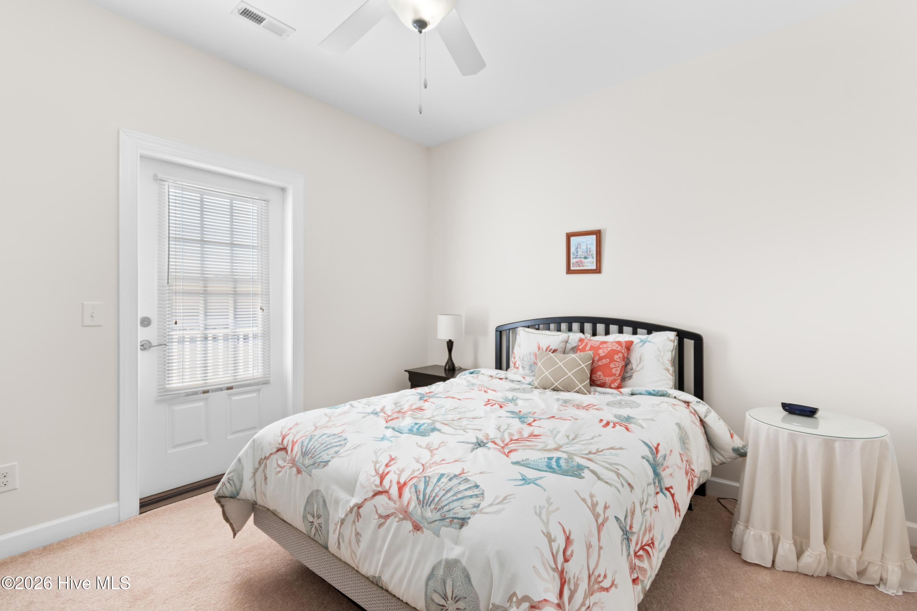 100561934 | Photo 30