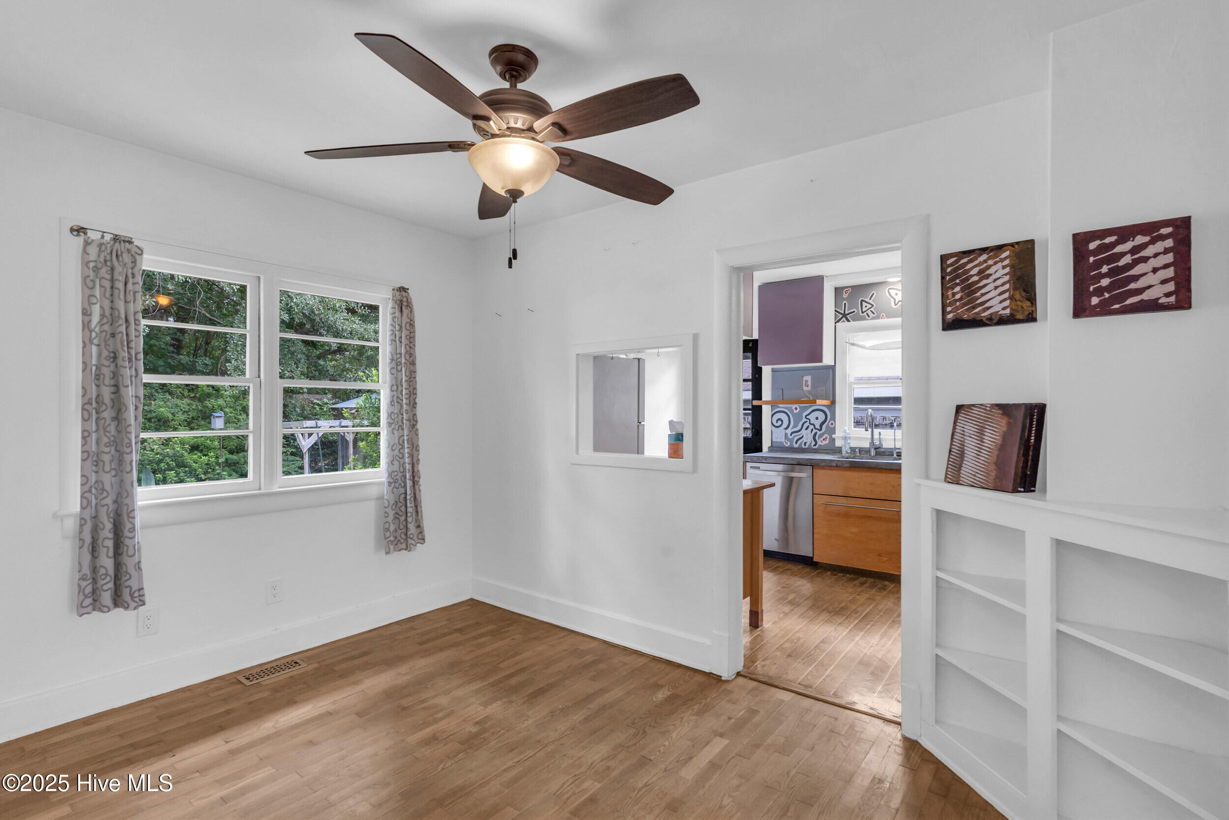 100527112 | Photo 12