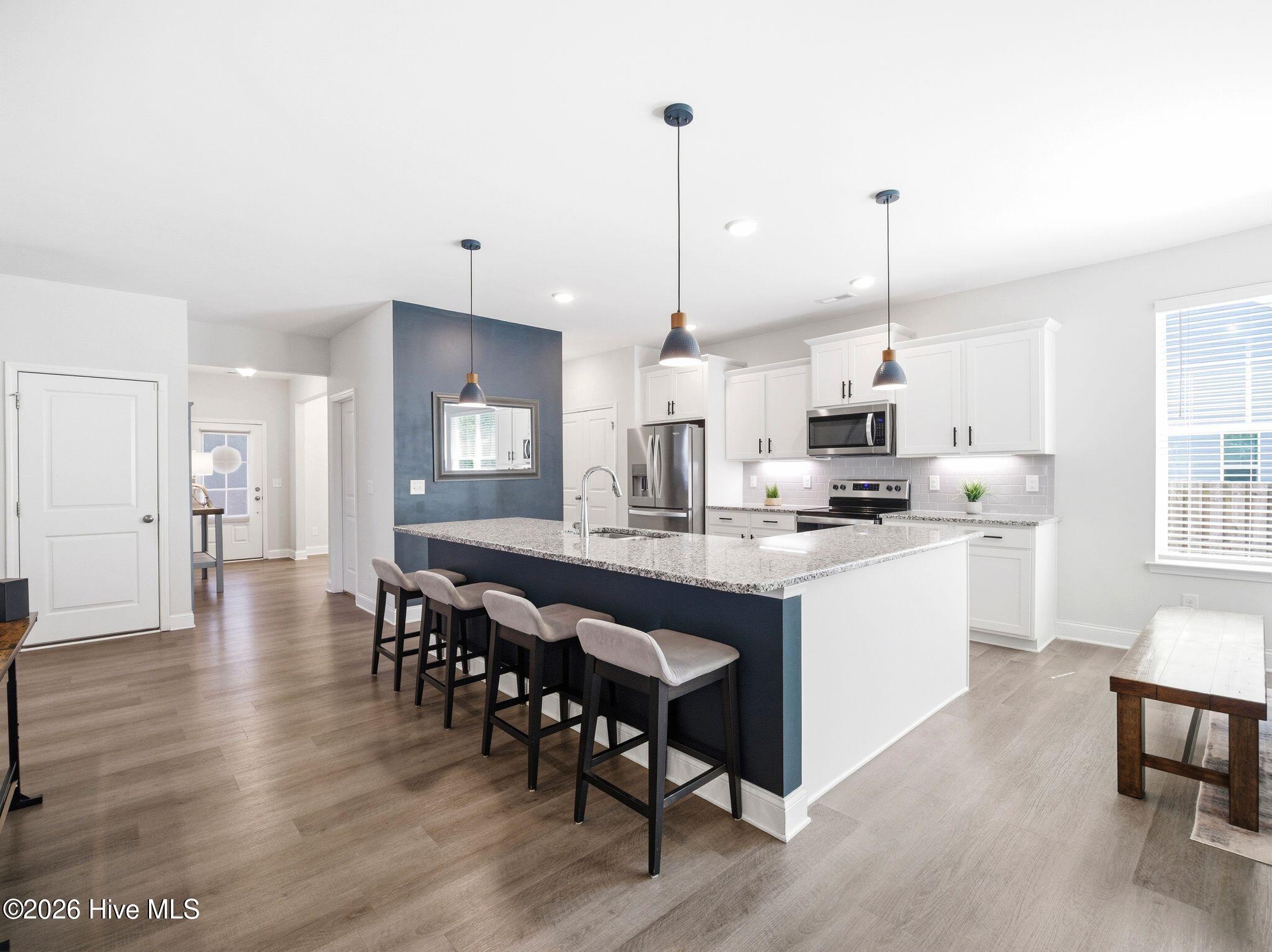 100569792 | Photo 12