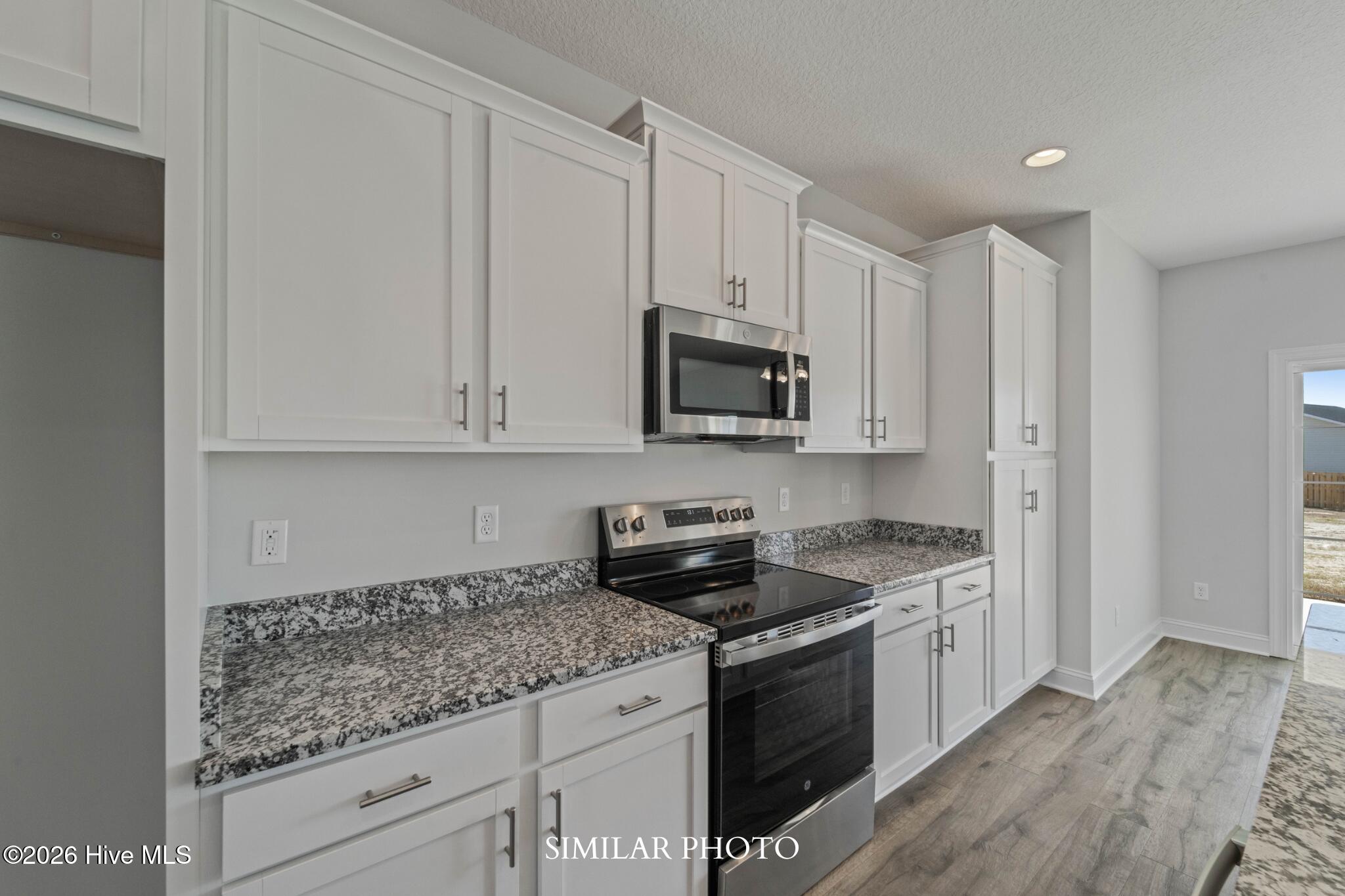 100561370 | Photo 19