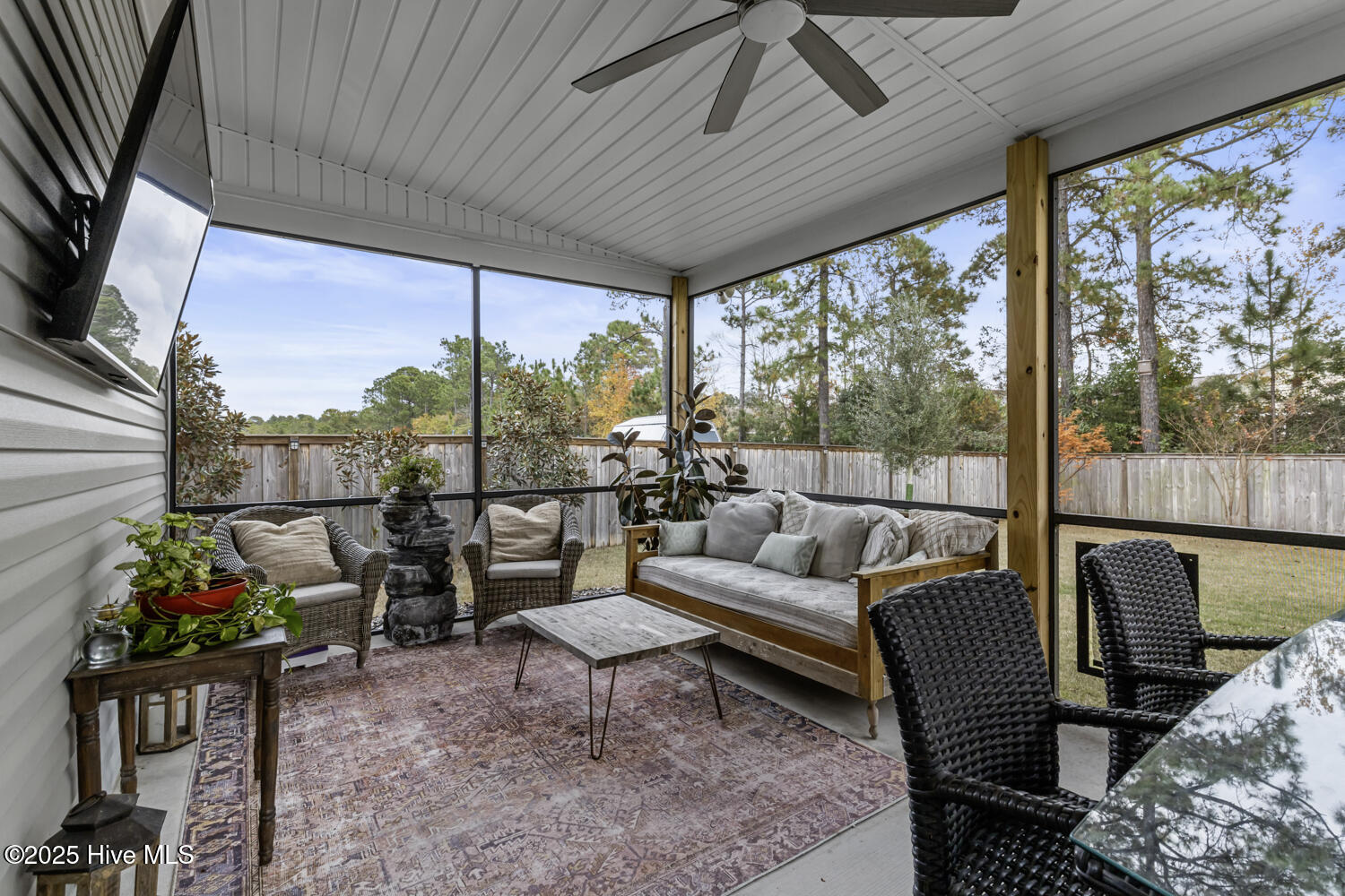 100543242 | Photo 36