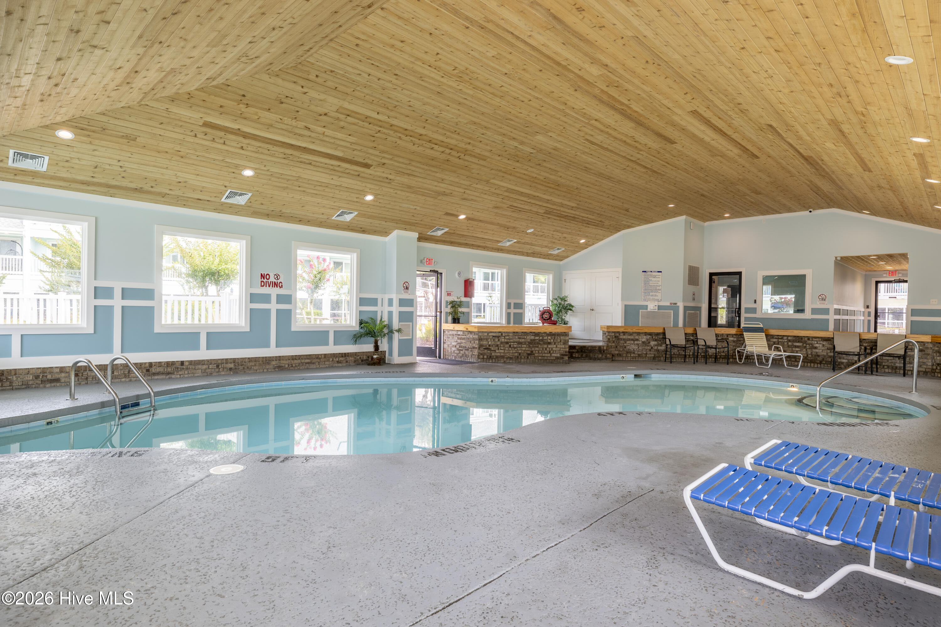 100550308 | Photo 32