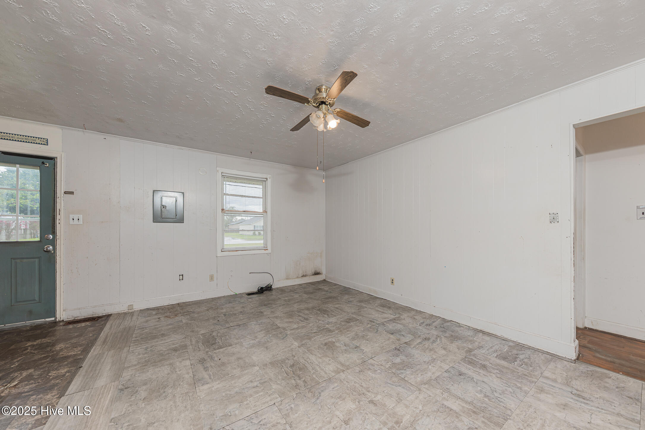 100523491 | Photo 14