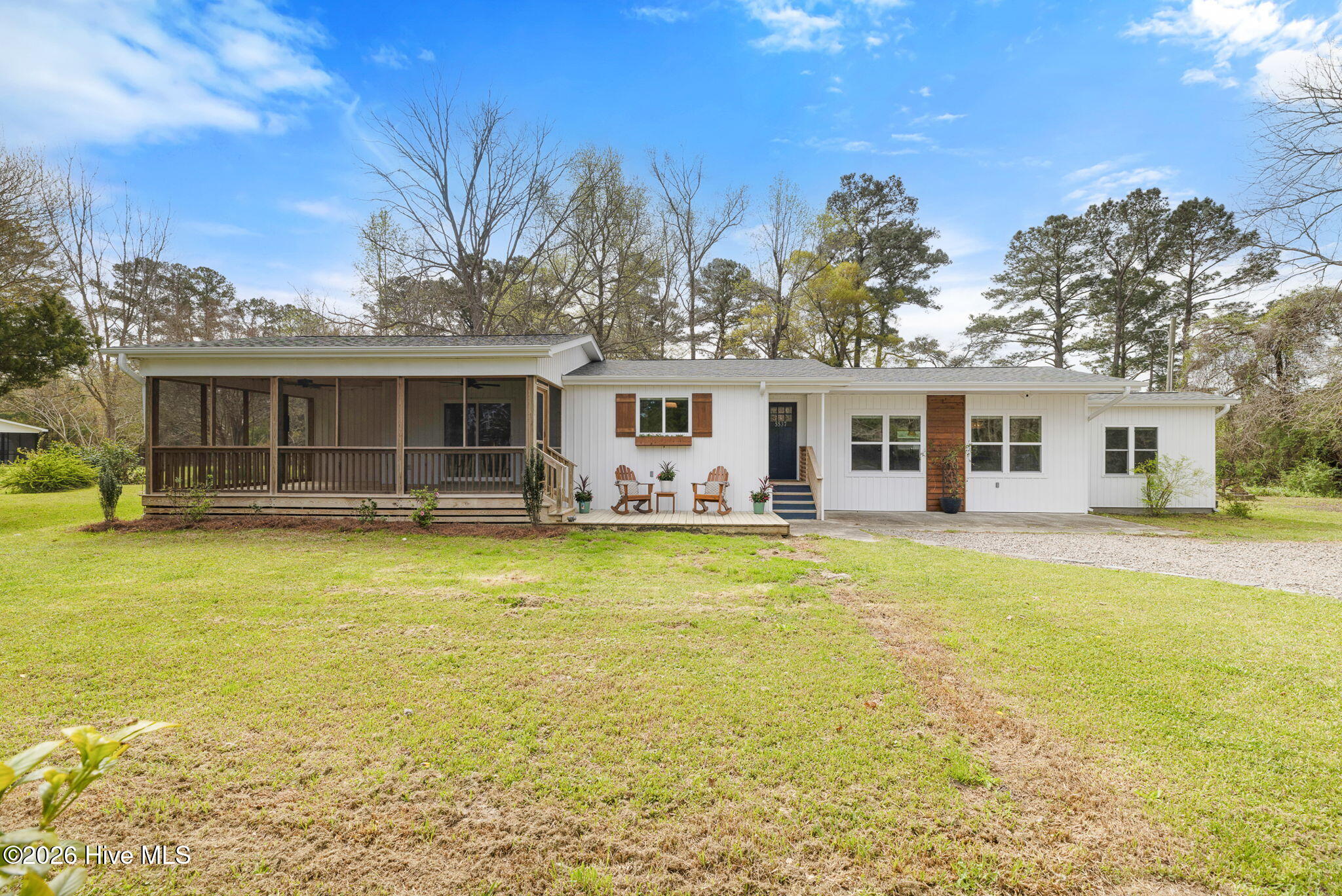 100563289 | Photo 42