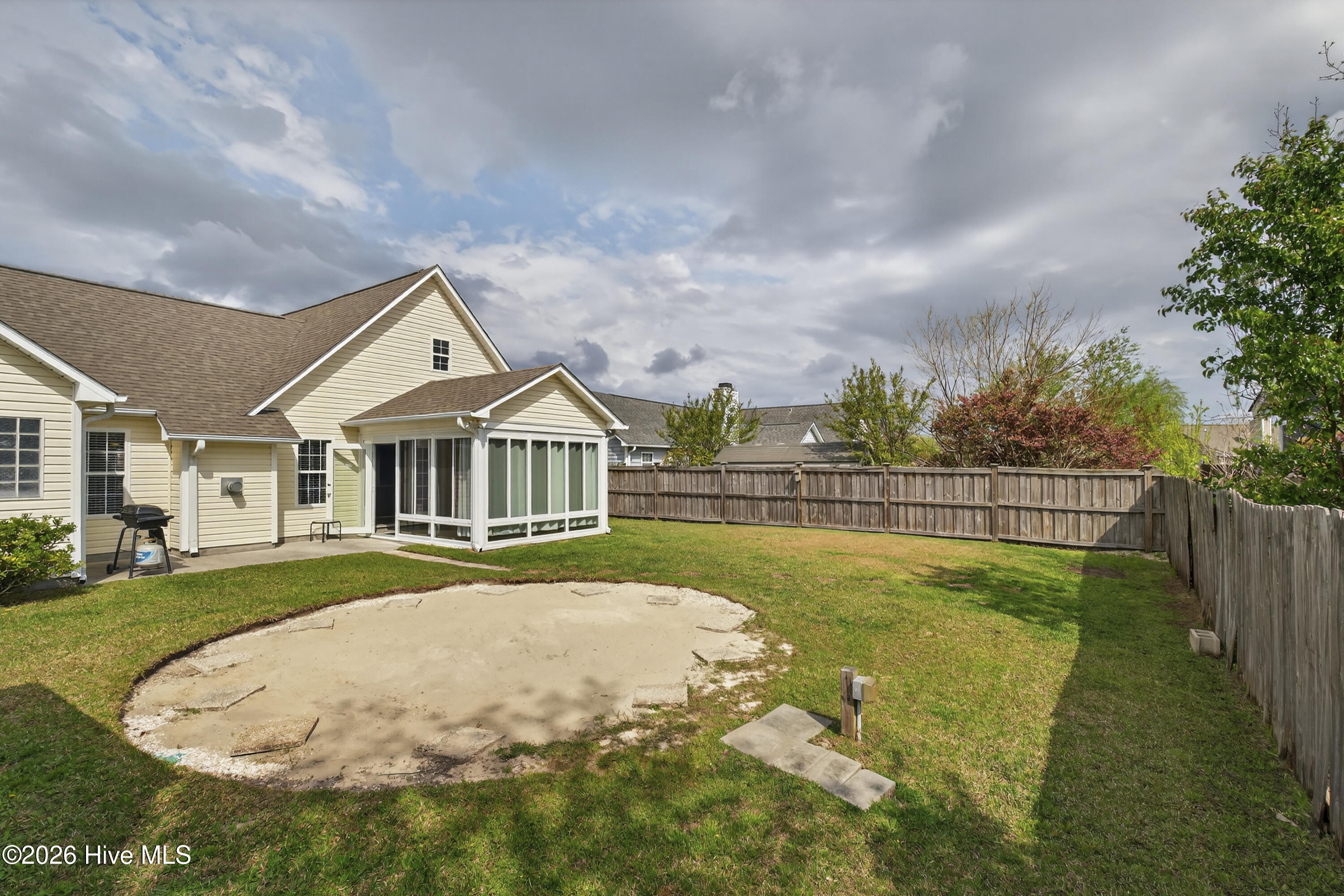 100565097 | Photo 37