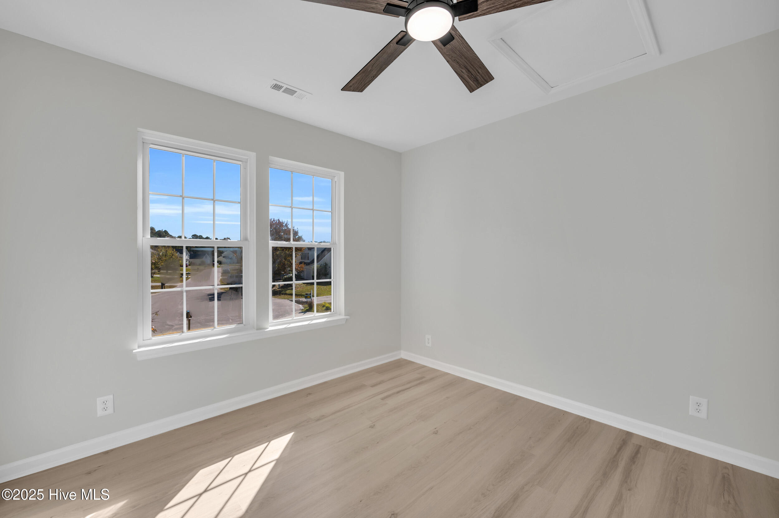 100540827 | Photo 28