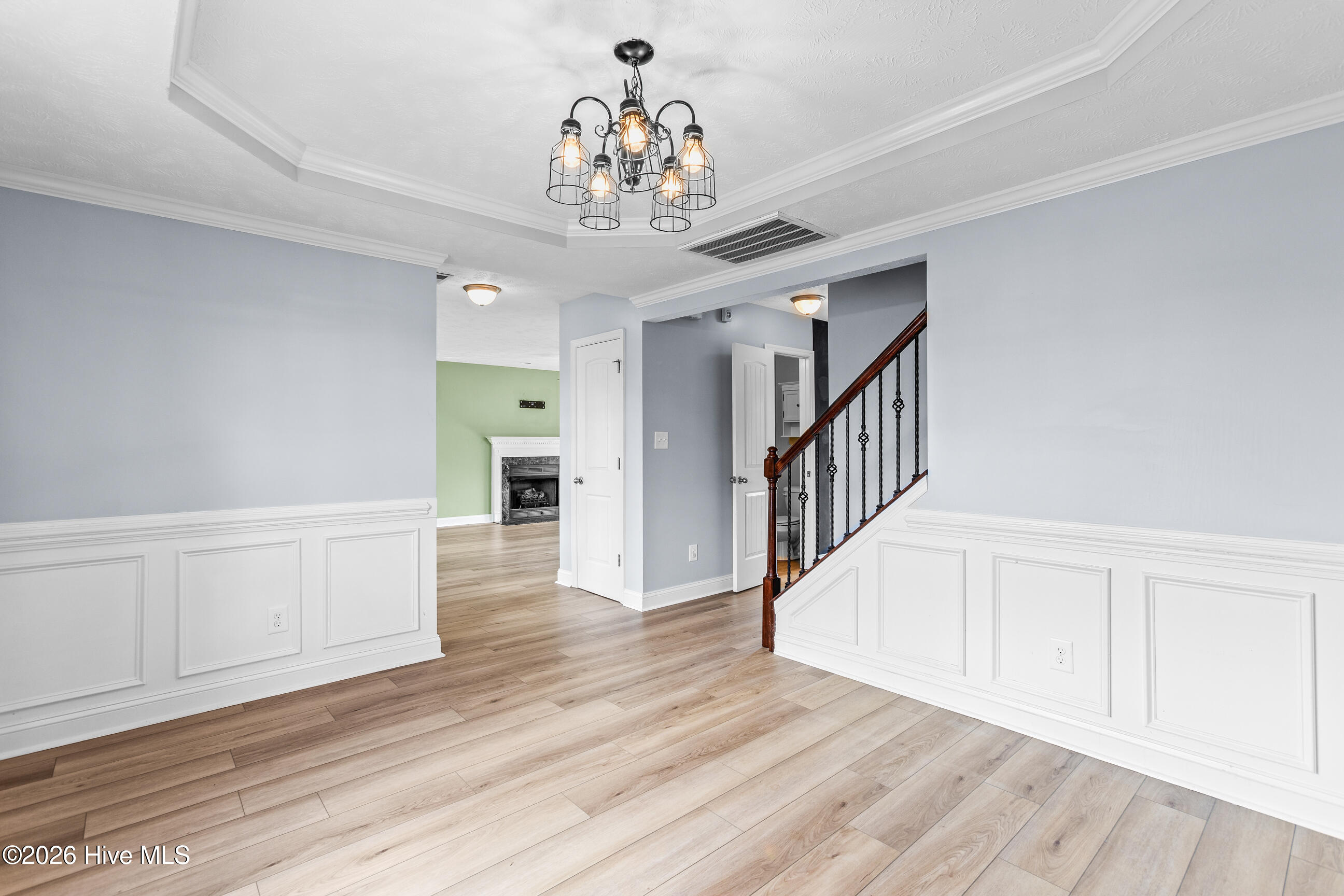 100570395 | Photo 14