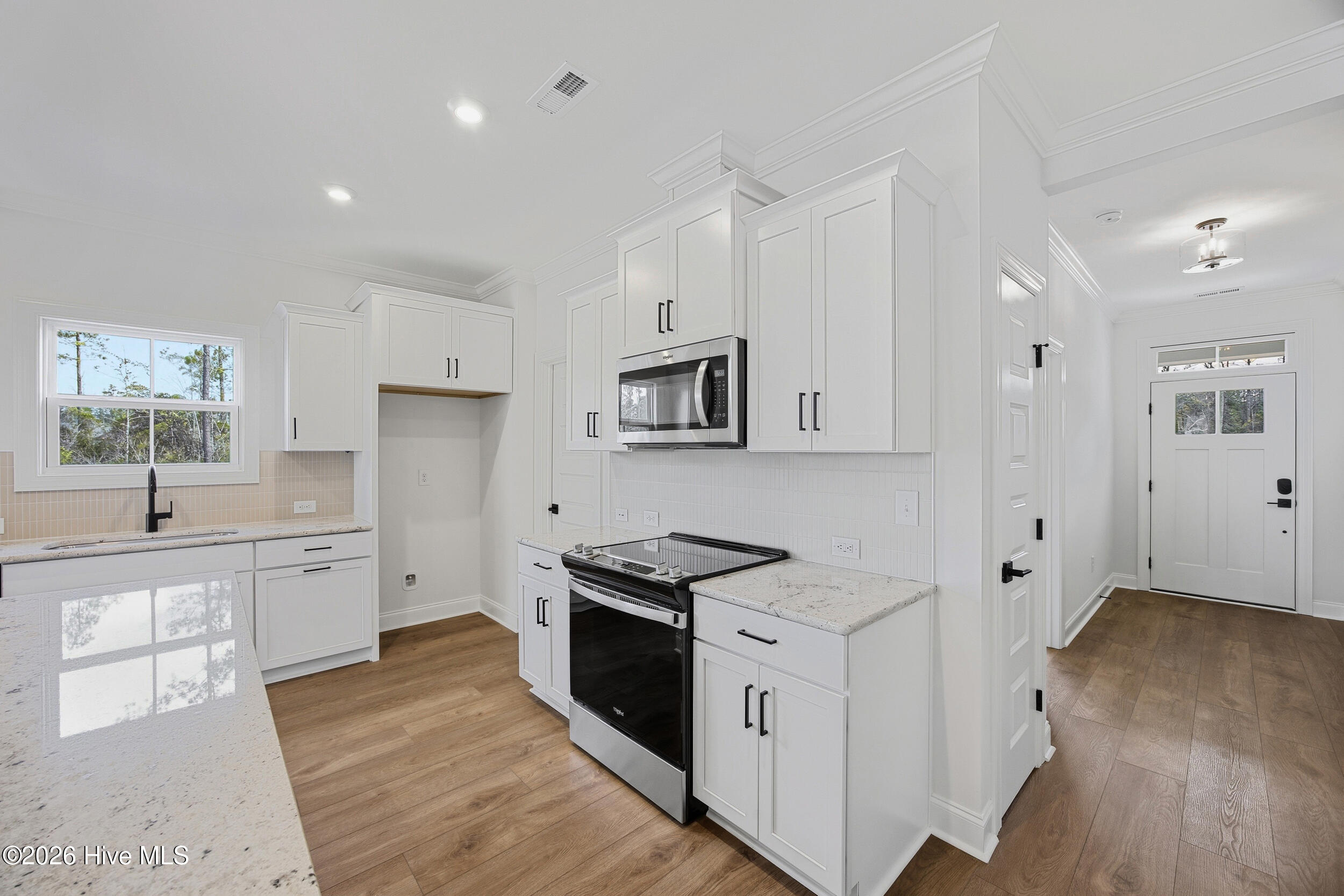 100540369 | Photo 10