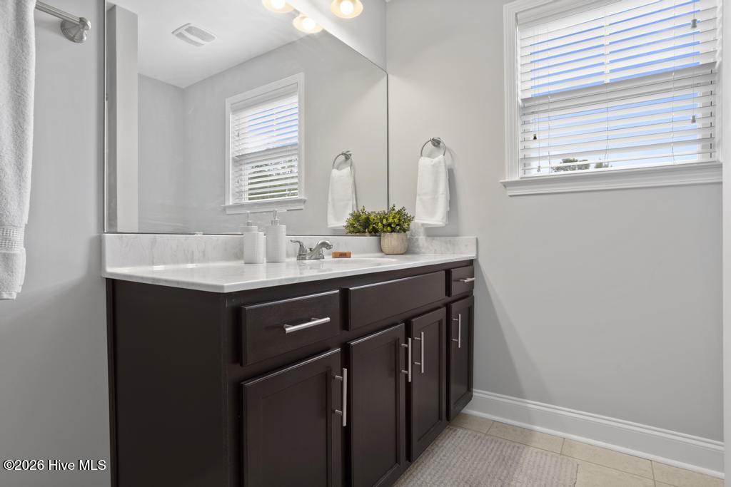 100553850 | Photo 22