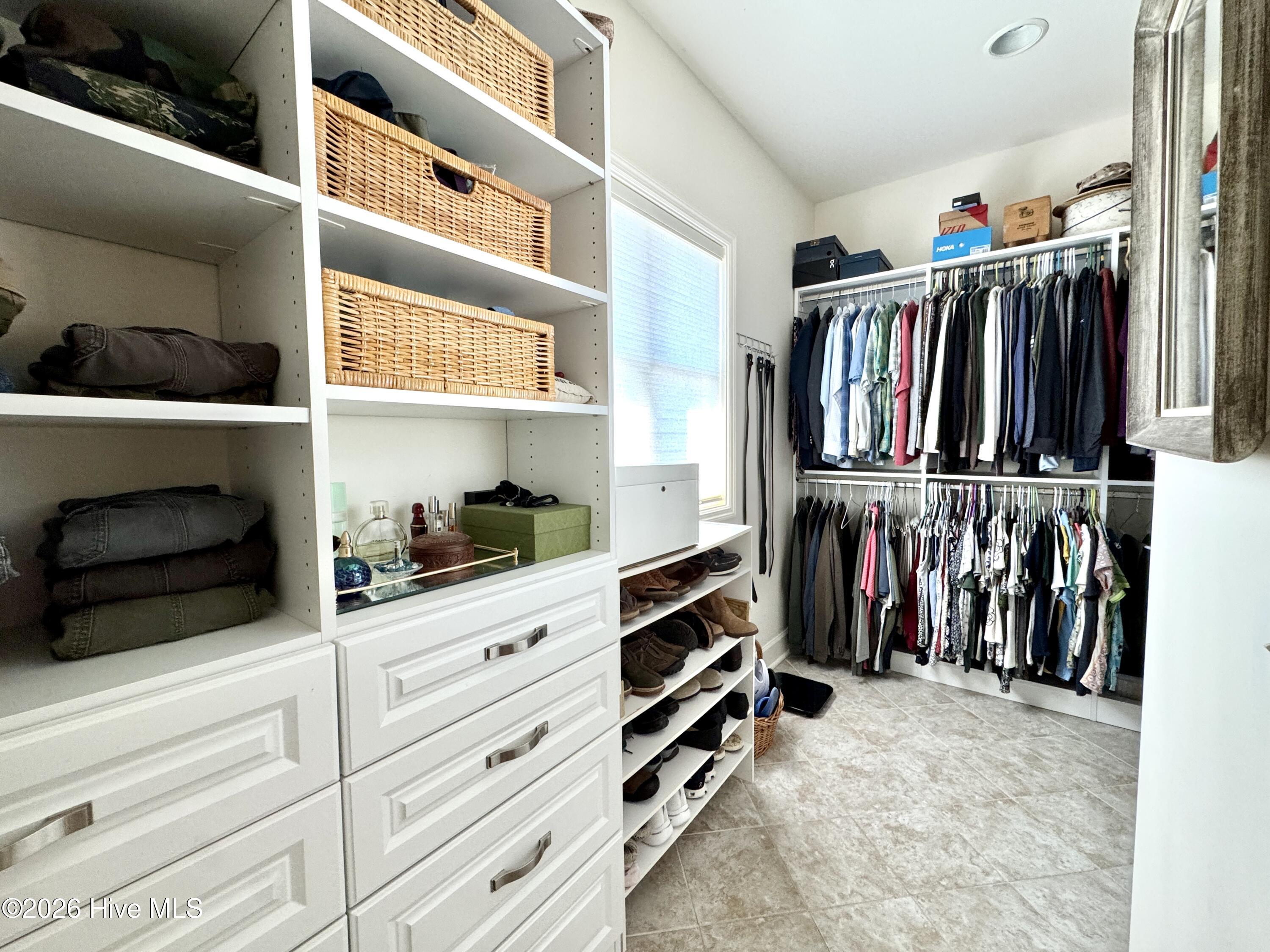 100565124 | Photo 37