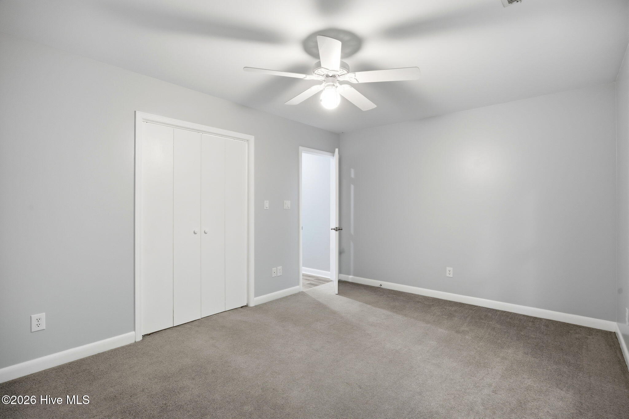 100569469 | Photo 43