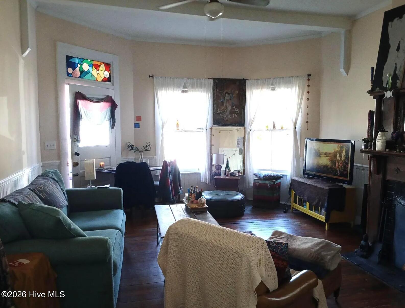 100555003 | Photo 11