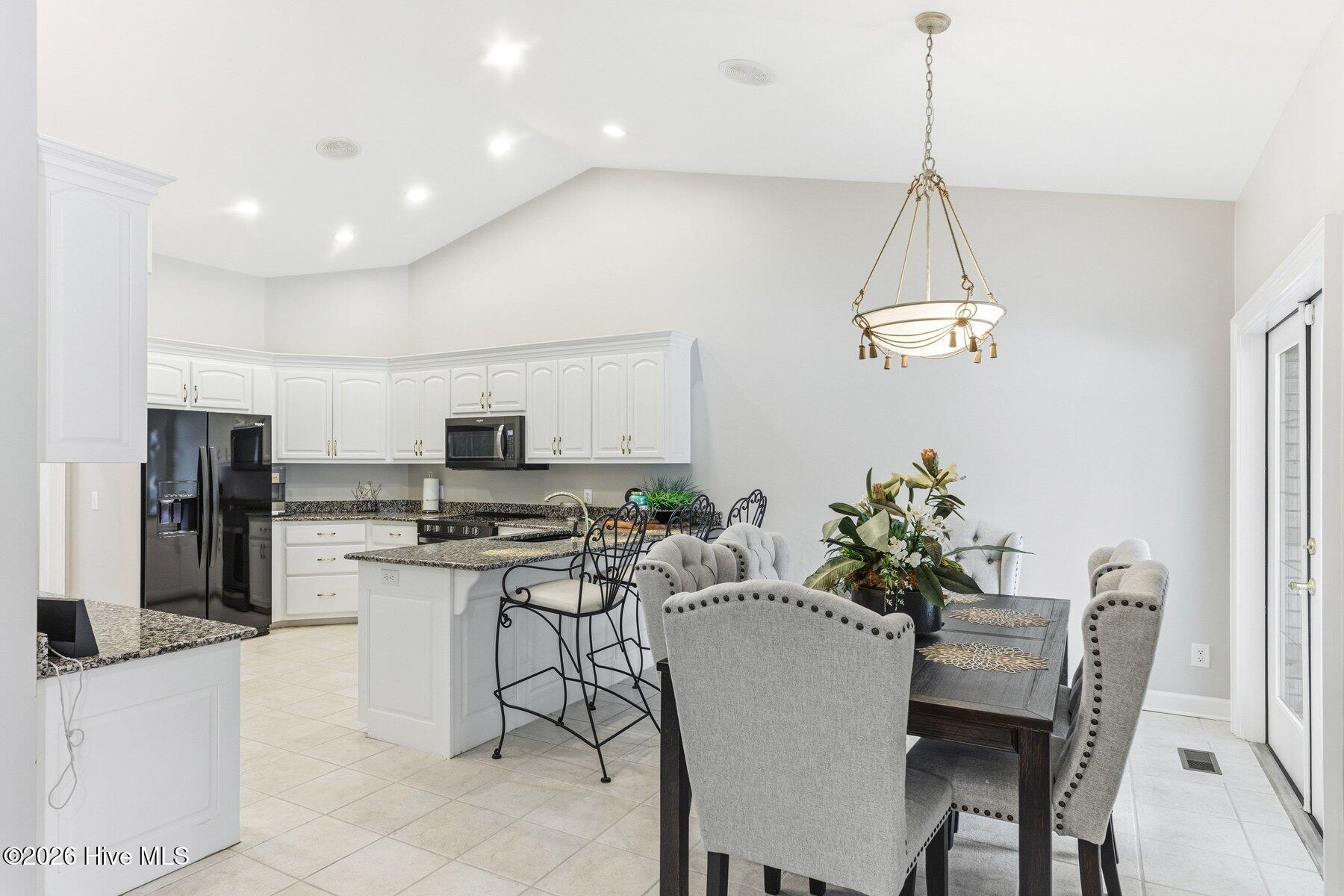 100563344 | Photo 17