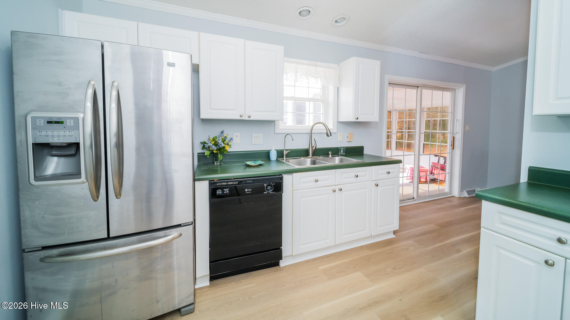 100530895 | Photo 11