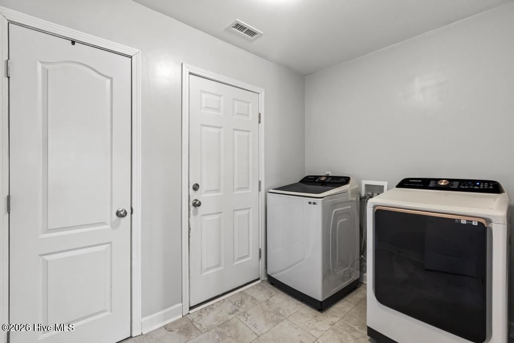 100555022 | Photo 26