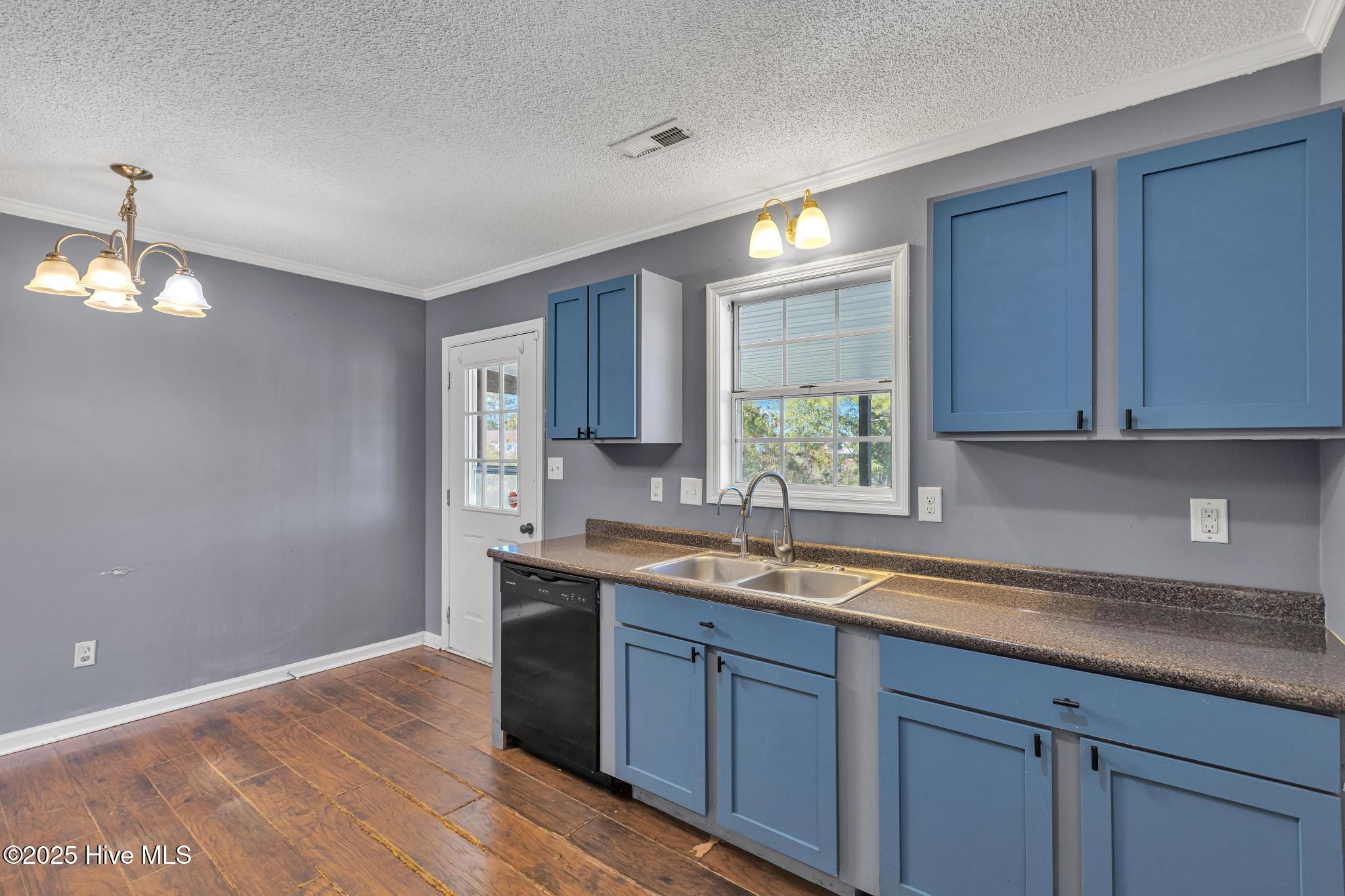 100539855 | Photo 12