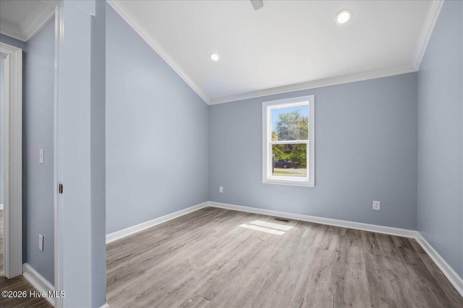 100565054 | Photo 63