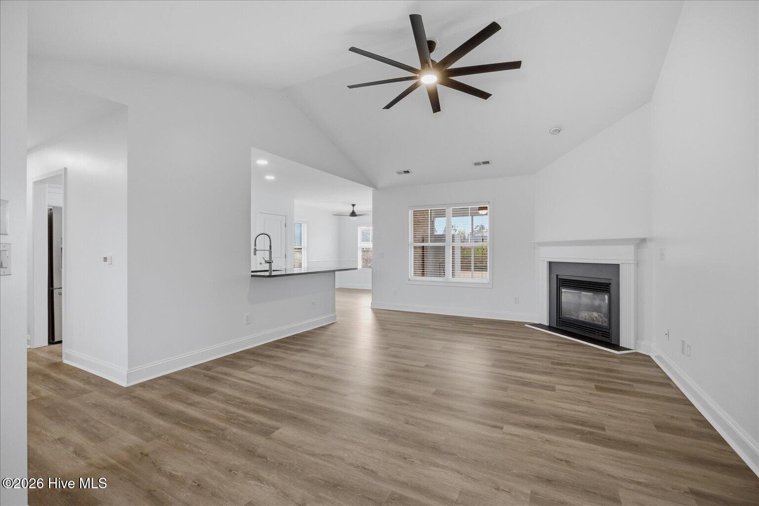 100557430 | Photo 14