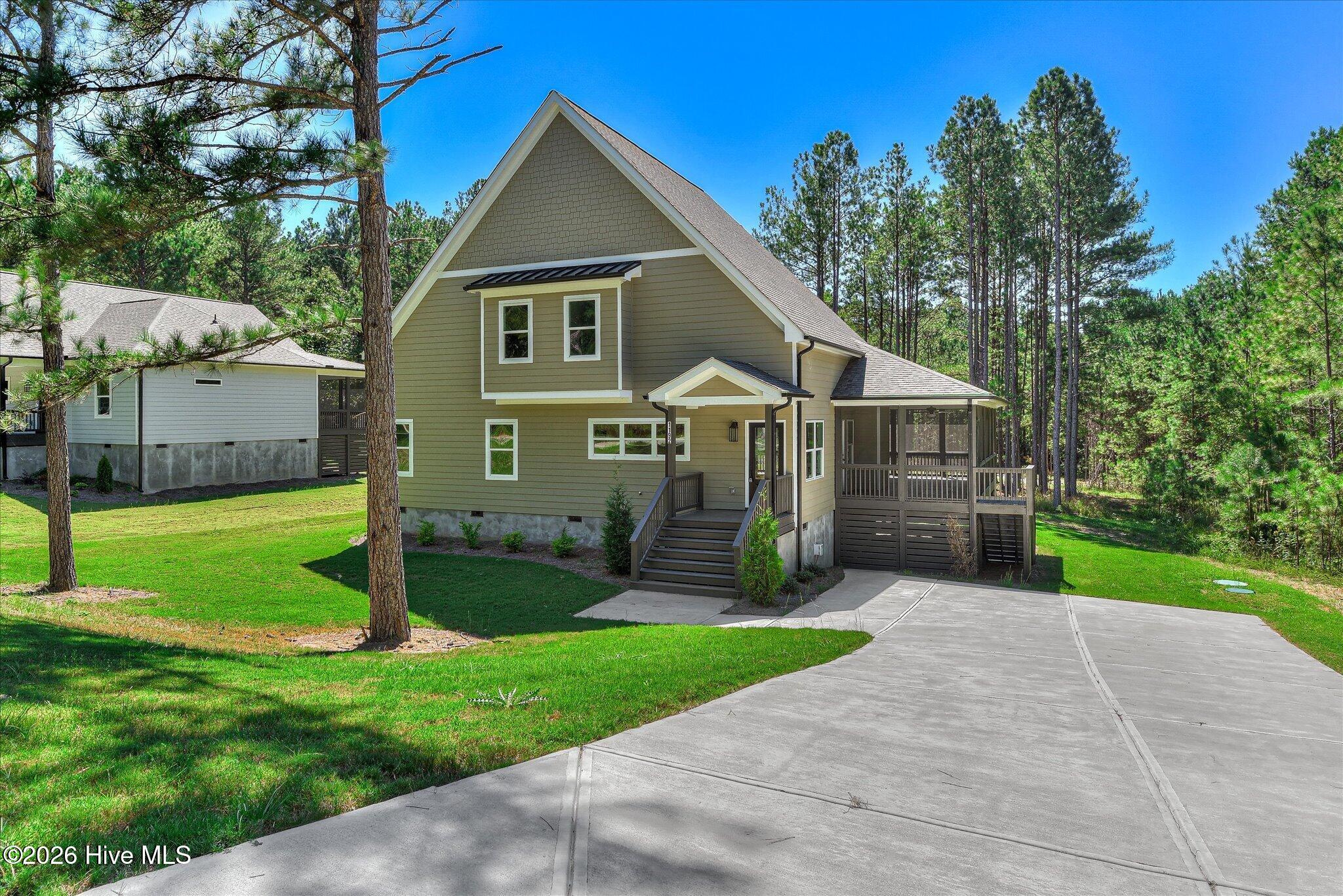 5BD/3BA with 2,422 sqft on dockable 1.06-ac lot with ample parking