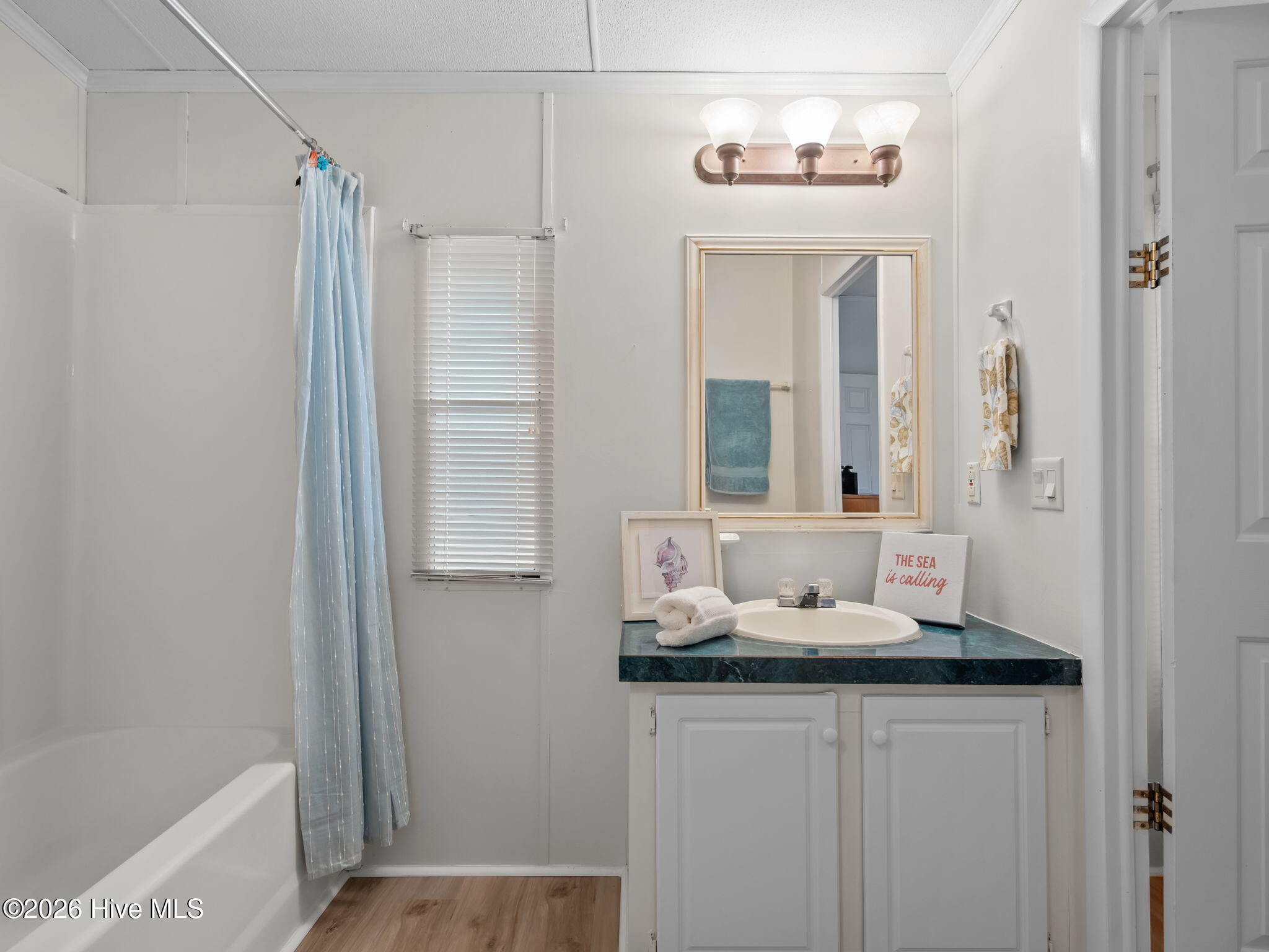 100548525 | Photo 19