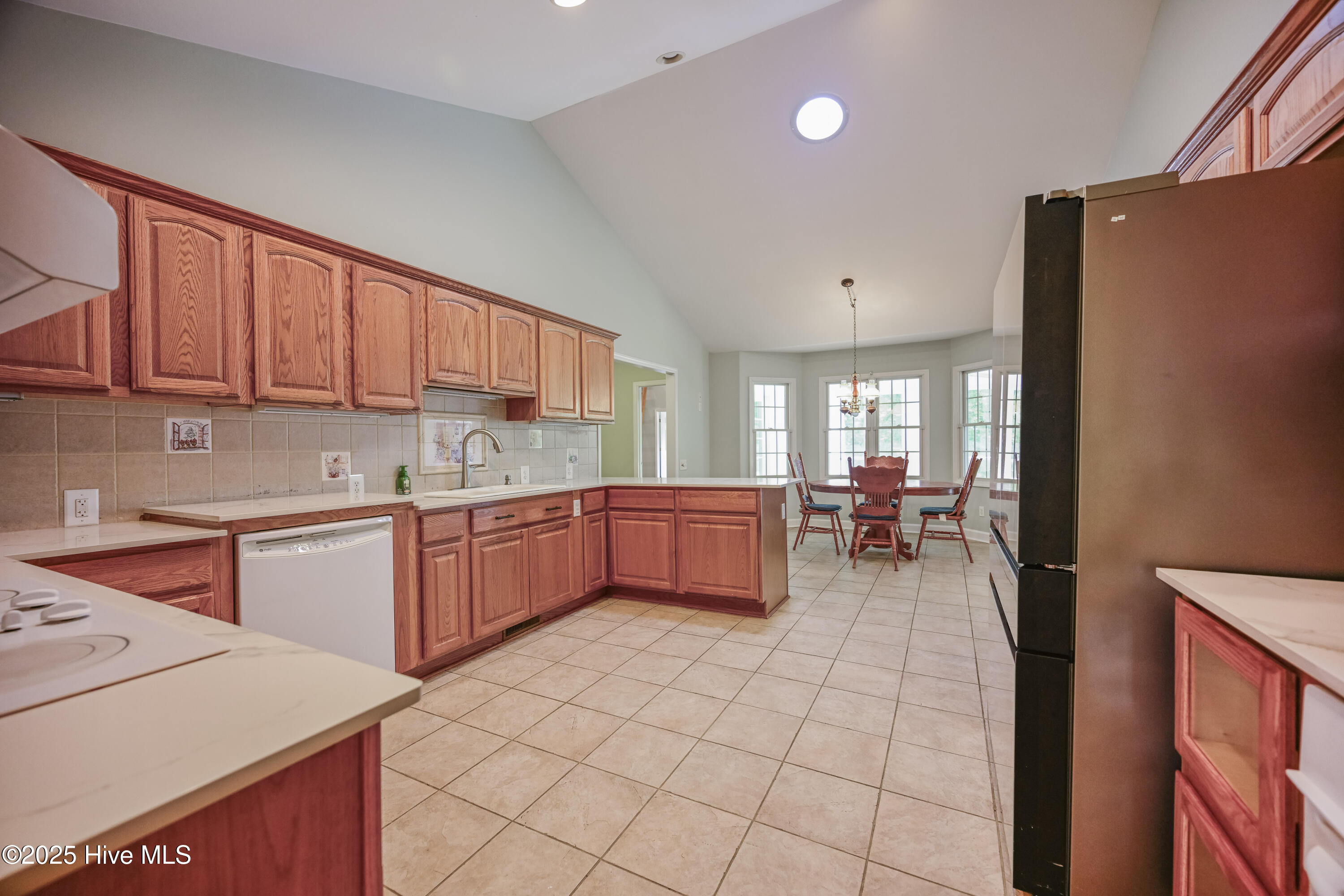 100523766 | Photo 16