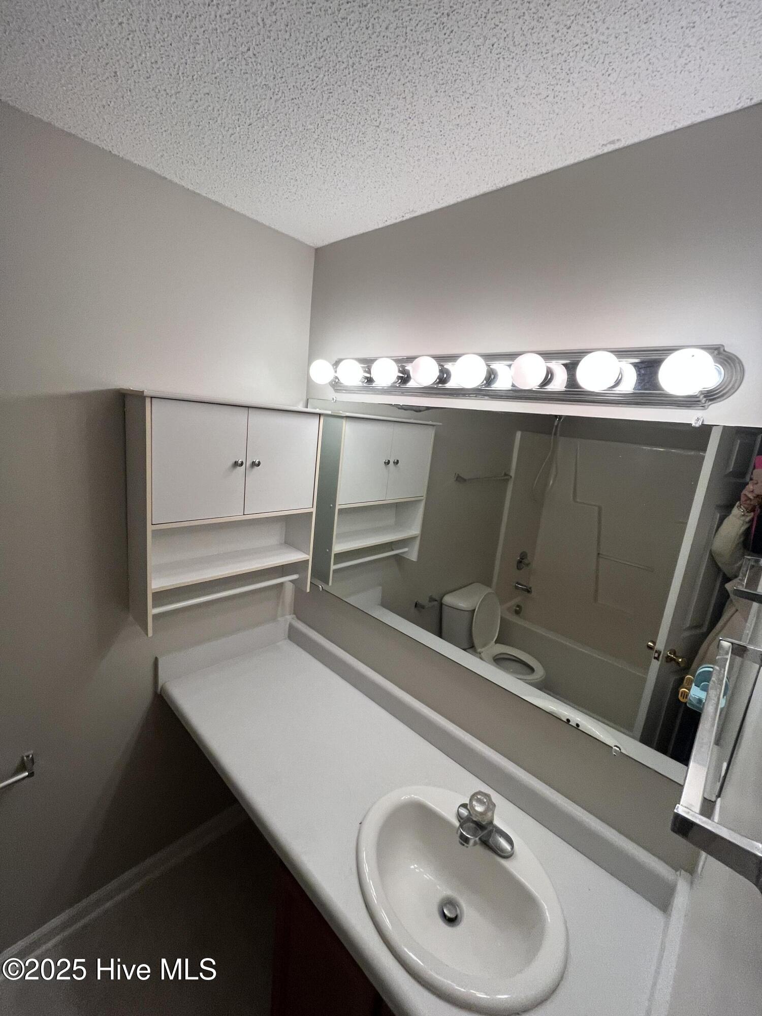 100546004 | Photo 23