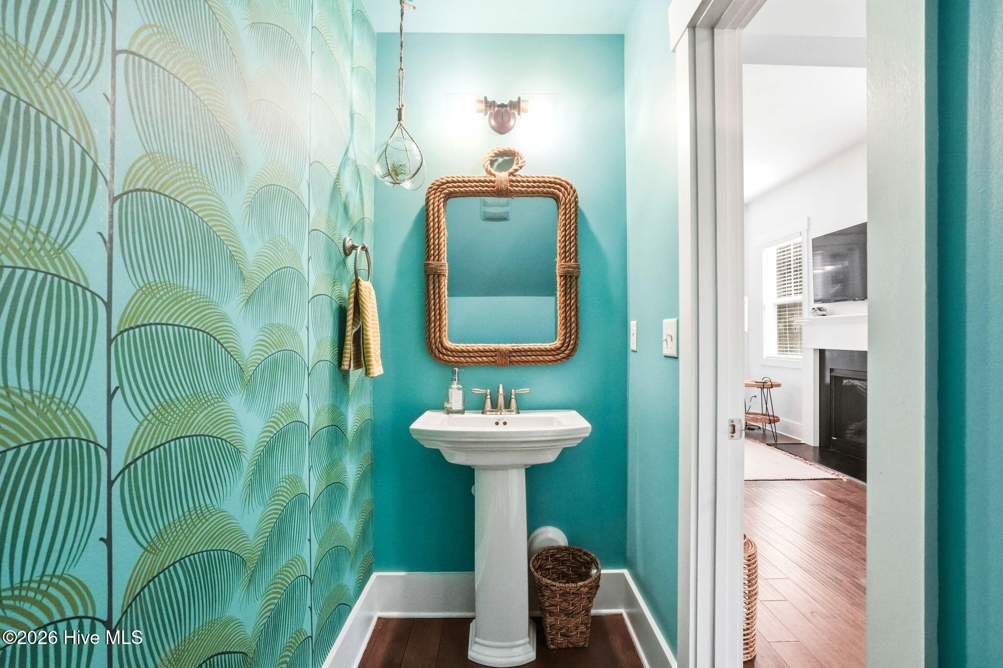 100565220 | Photo 25