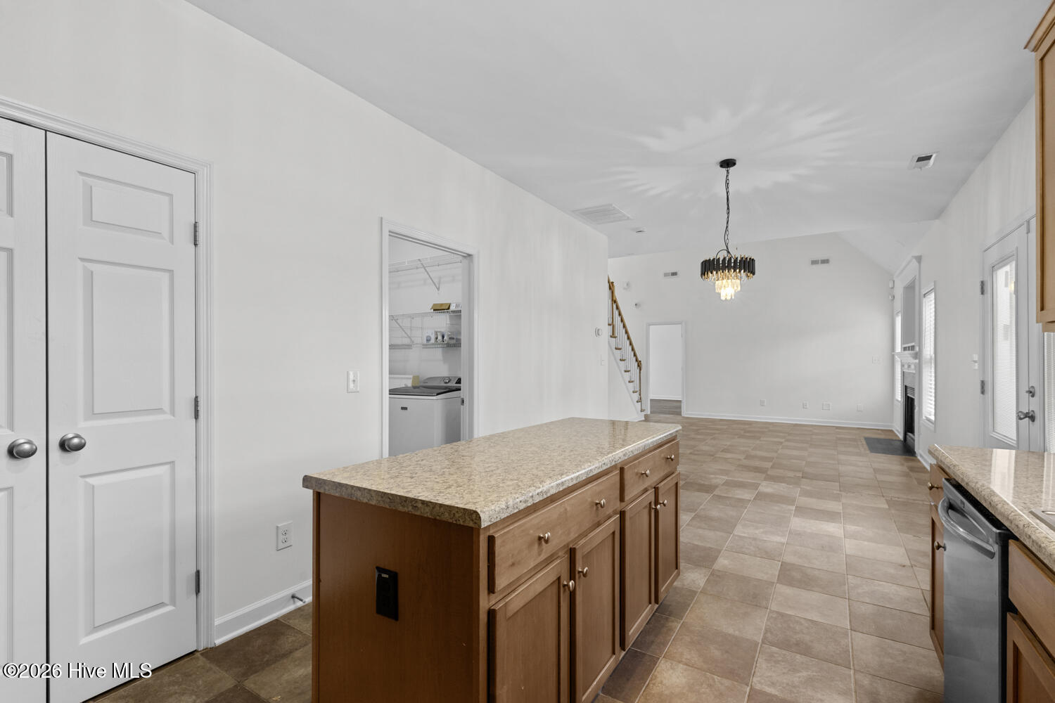 100553312 | Photo 19