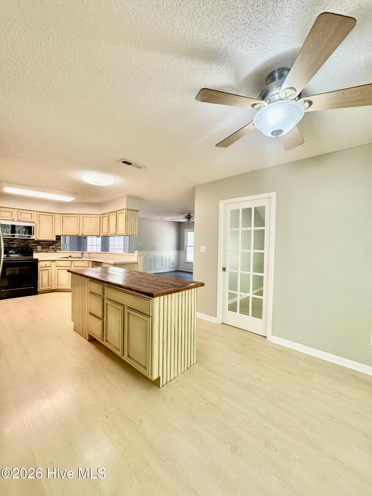 100568535 | Photo 10