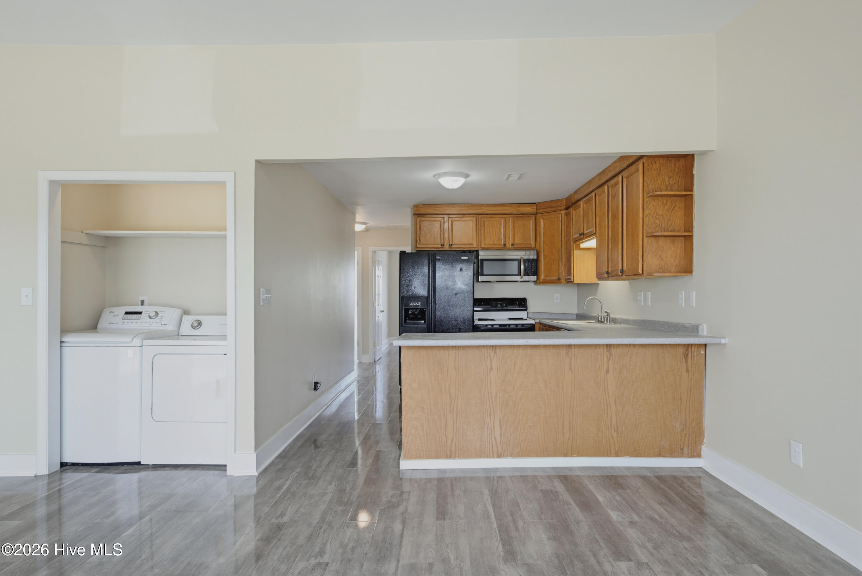 100489747 | Photo 12